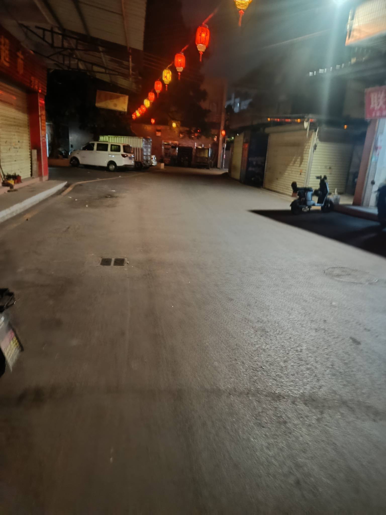 年初九了巷子都没人



88 / 作者:北部湾银行 / 