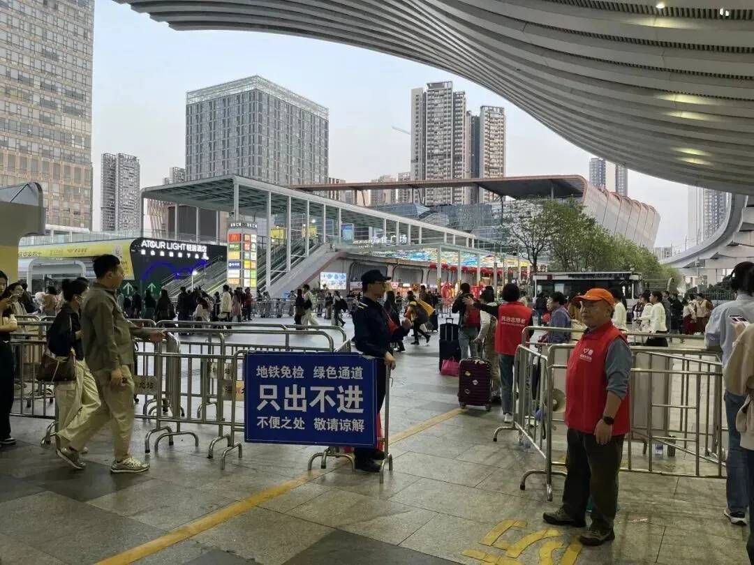 不懂就问跟着冲就行了，就像老哥们说的冲了有机会，不冲连机会都没得

44 / 作者:手摇奶茶 / 