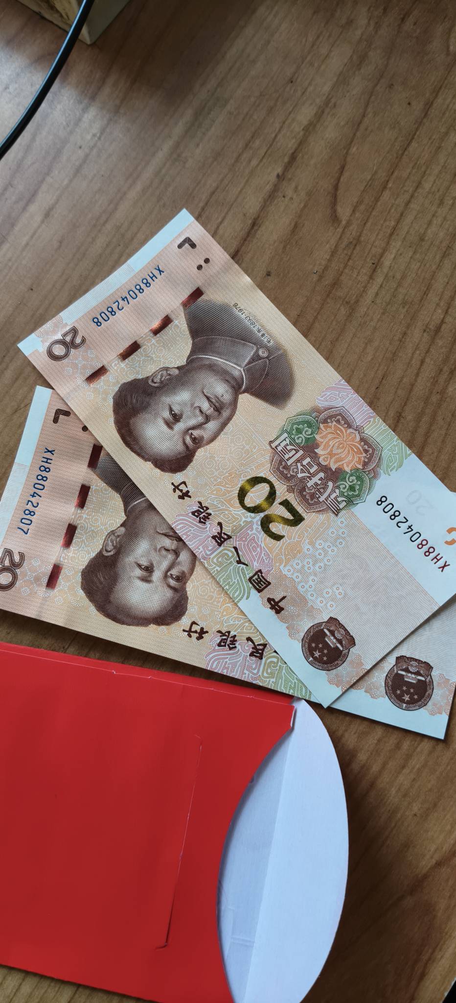 老板心情好，又给了40红包，这下又破0了，不得不说这钱是真的新，有点不舍得花


80 / 作者:扛不住了老哥们 / 