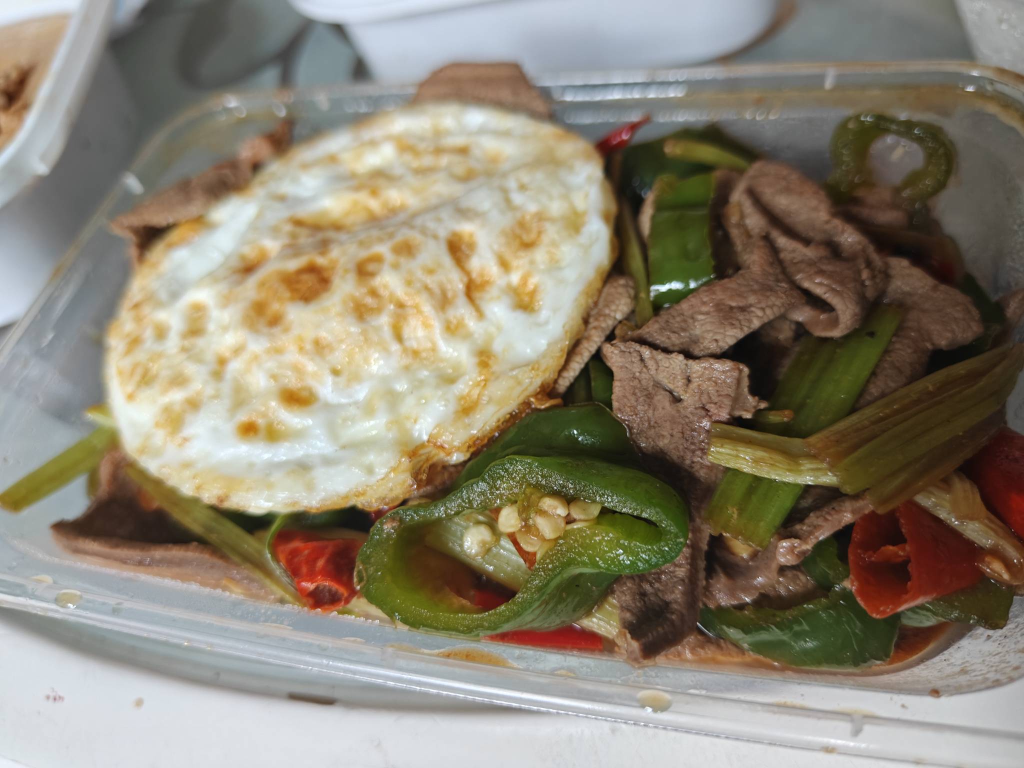 卡农的挂壁仔又谈论起手机价格了，必须要抓住机会狠狠的阴阳怪气一波，虽然苹果也越来9 / 作者:戒为良药 / 