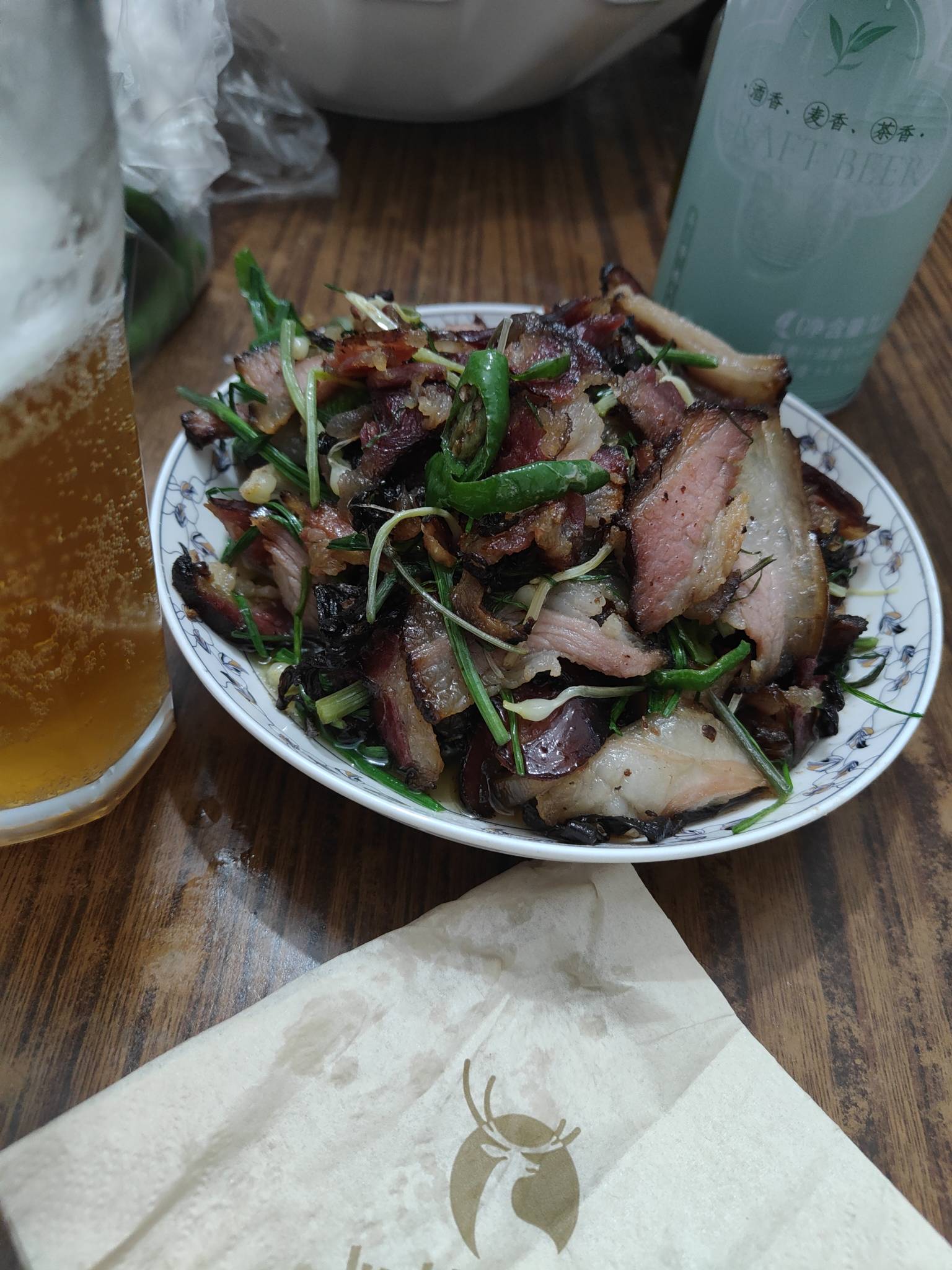 吃饭了老哥们，一个人也喝几口

11 / 作者:出来打我 / 