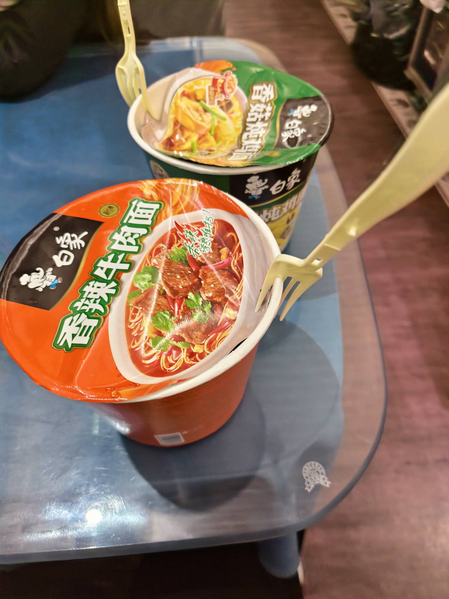 绿皮火车35的盒饭吃不起，打算等到后面降价呢，结果踏马的根本不往车厢里推着卖，无奈47 / 作者:大家说我吗 / 