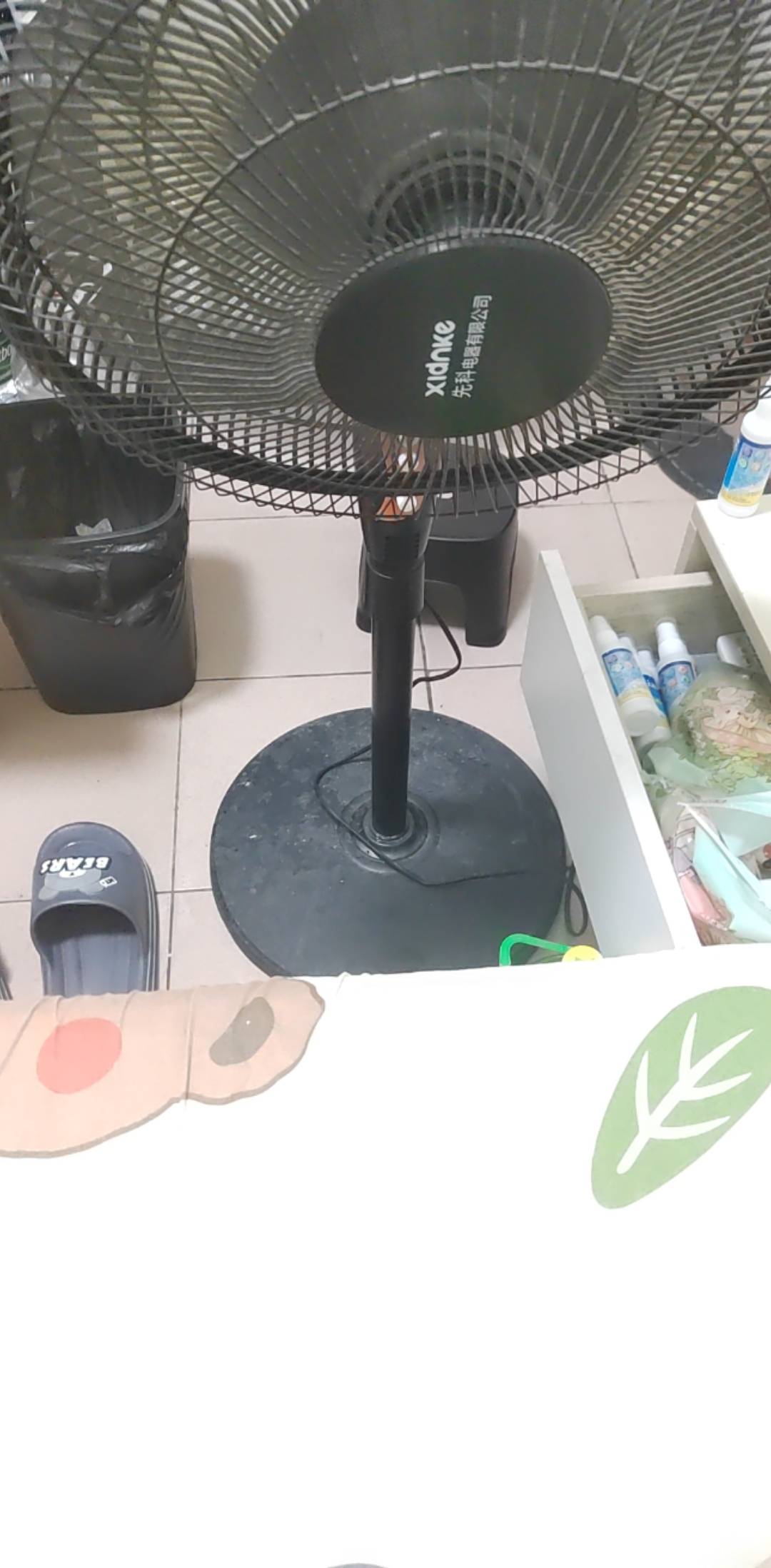 好热呀老表，风扇吹起来，空调就不敢开了


73 / 作者:挂比了救我鸭 / 