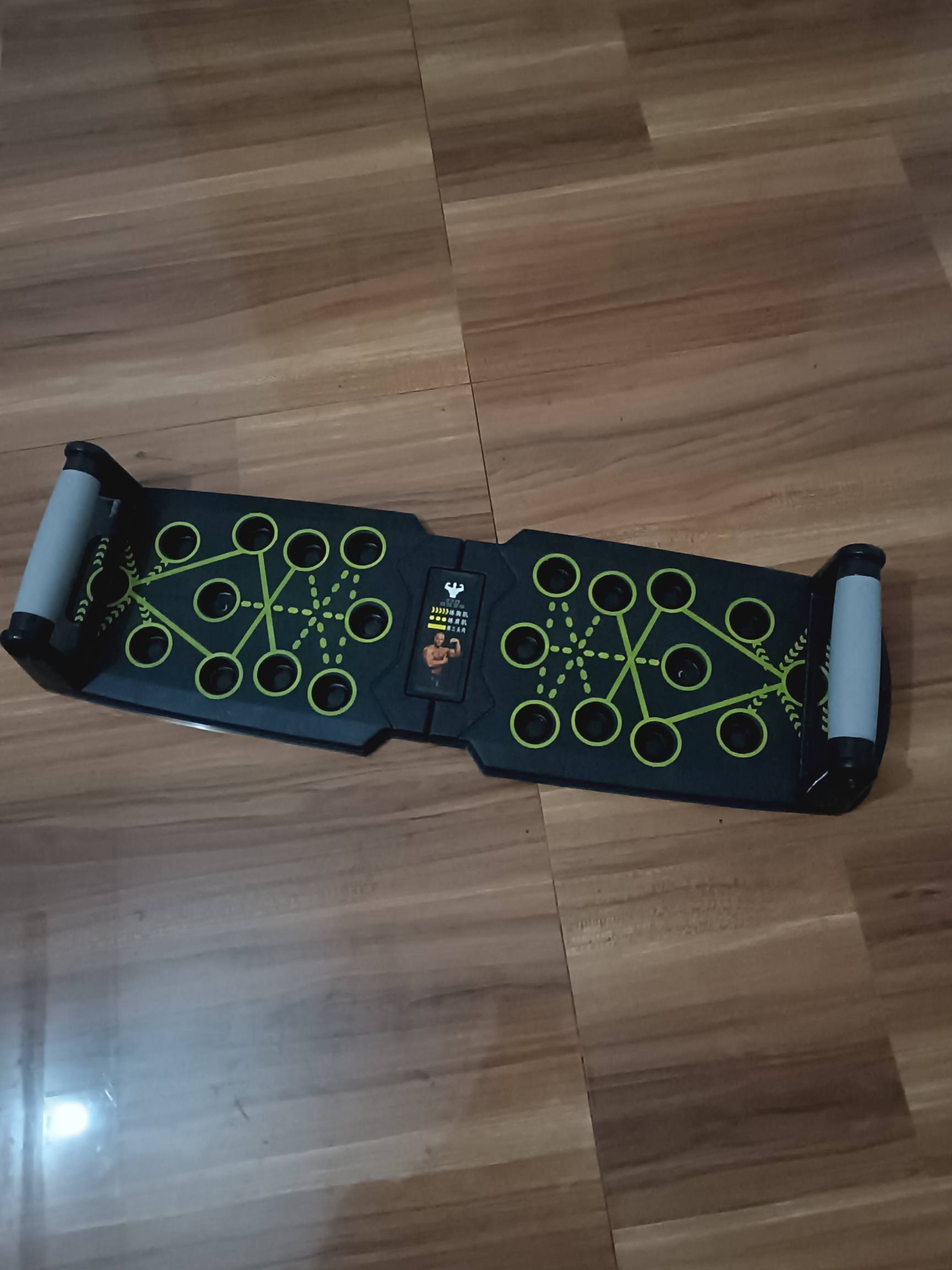 每次做完一百个俯卧撑，感觉好爽啊

27 / 作者:挂壁老哥饿了mm / 