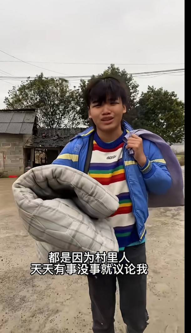 天塌了，一觉醒来，扛把子又说他在村里被人议论了

73 / 作者:卡农人才济氵齐 / 