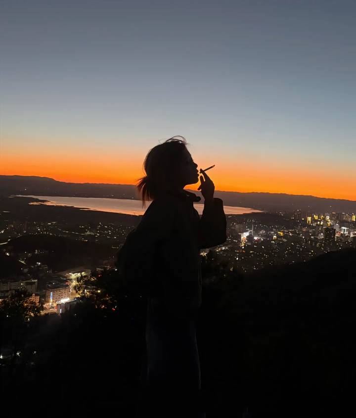 一点流量一点曝光都没有。挂一天一个浏览量没有。这该死的咸鱼

18 / 作者:连理枝 / 