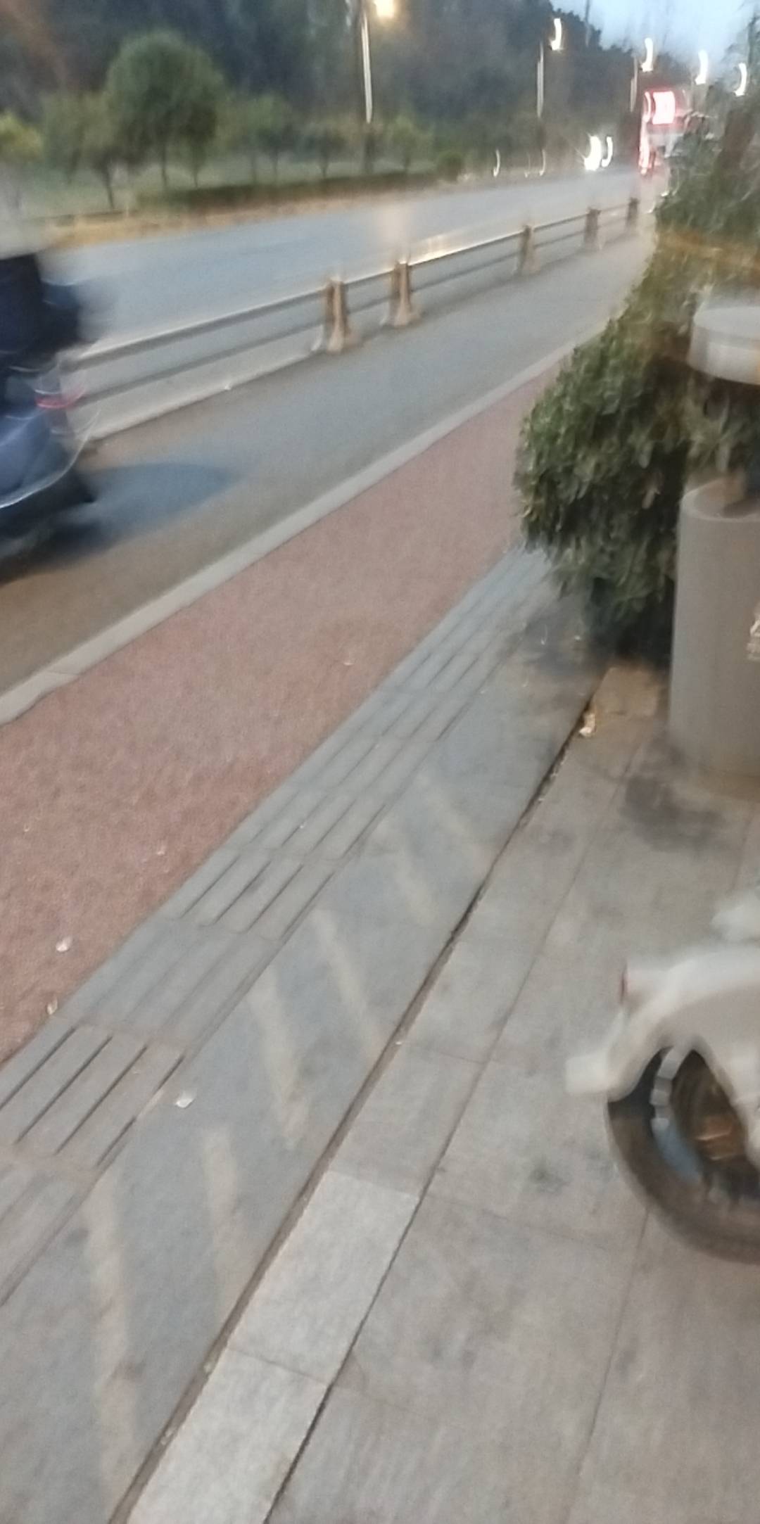 要去开个房洗澡，好多天没洗了，现在开房又不划算，准备明天中午再去，今晚先找个医院34 / 作者:有时后悔过 / 