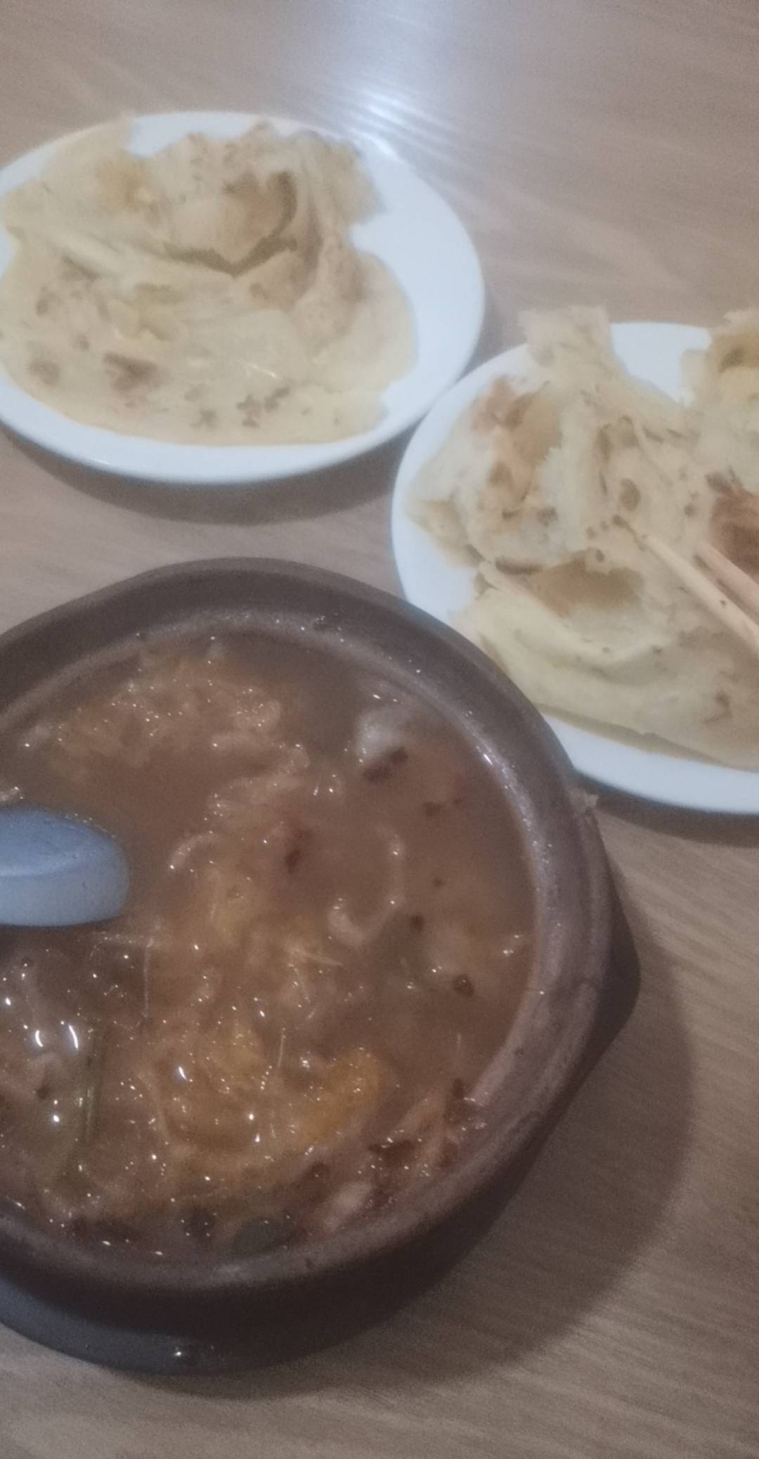 这些小可爱饿死鬼我是真难绷 饿急眼了薅广子不能吃顿饭？四十五十的真是笑死人了 三辈70 / 作者:@狂战 / 