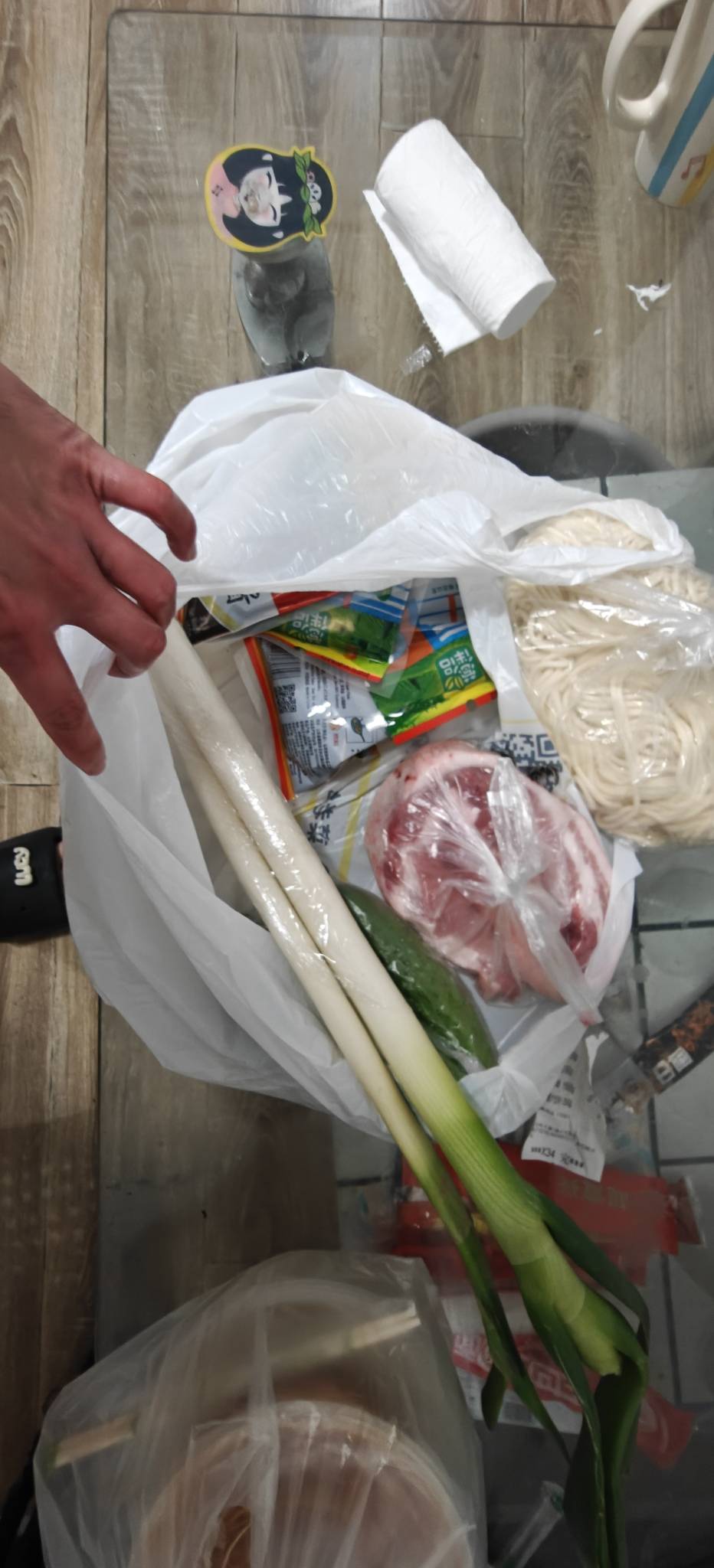 兄弟们今天依旧7个半小时跑了462然后还薅了俩外卖，这个菜是当时送到了人不在家，，那26 / 作者:时间就是就睡觉 / 