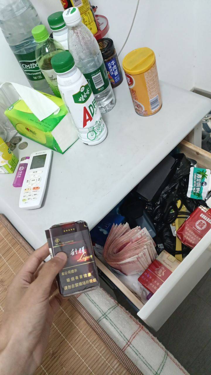 晚上不知道吃什么，唉

100 / 作者:卡特转一圈 / 