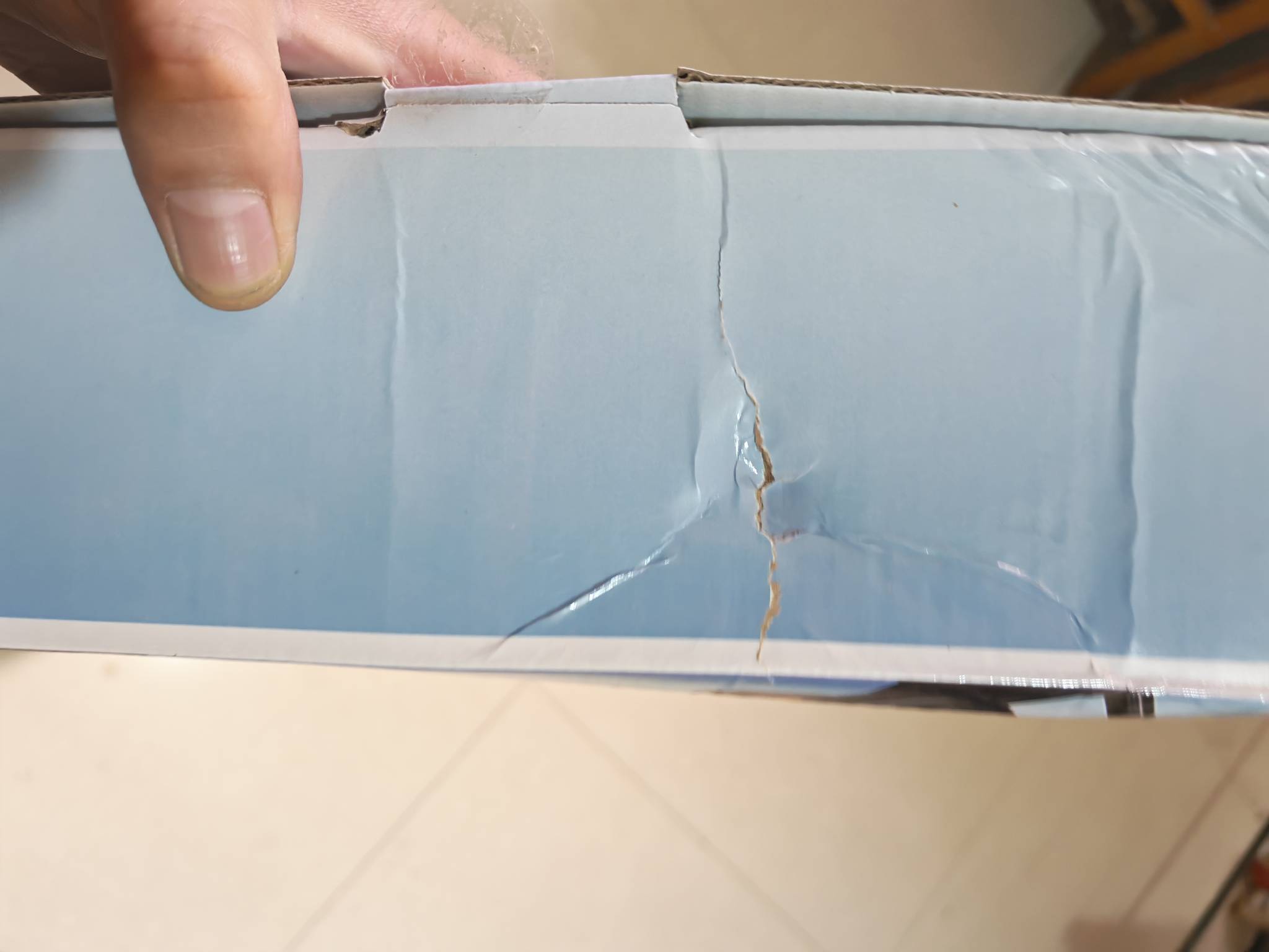 抖音吸尘器昨天拿快递  盒子破损，客服答应赔付20已提现到账



44 / 作者:卡农话事人 / 