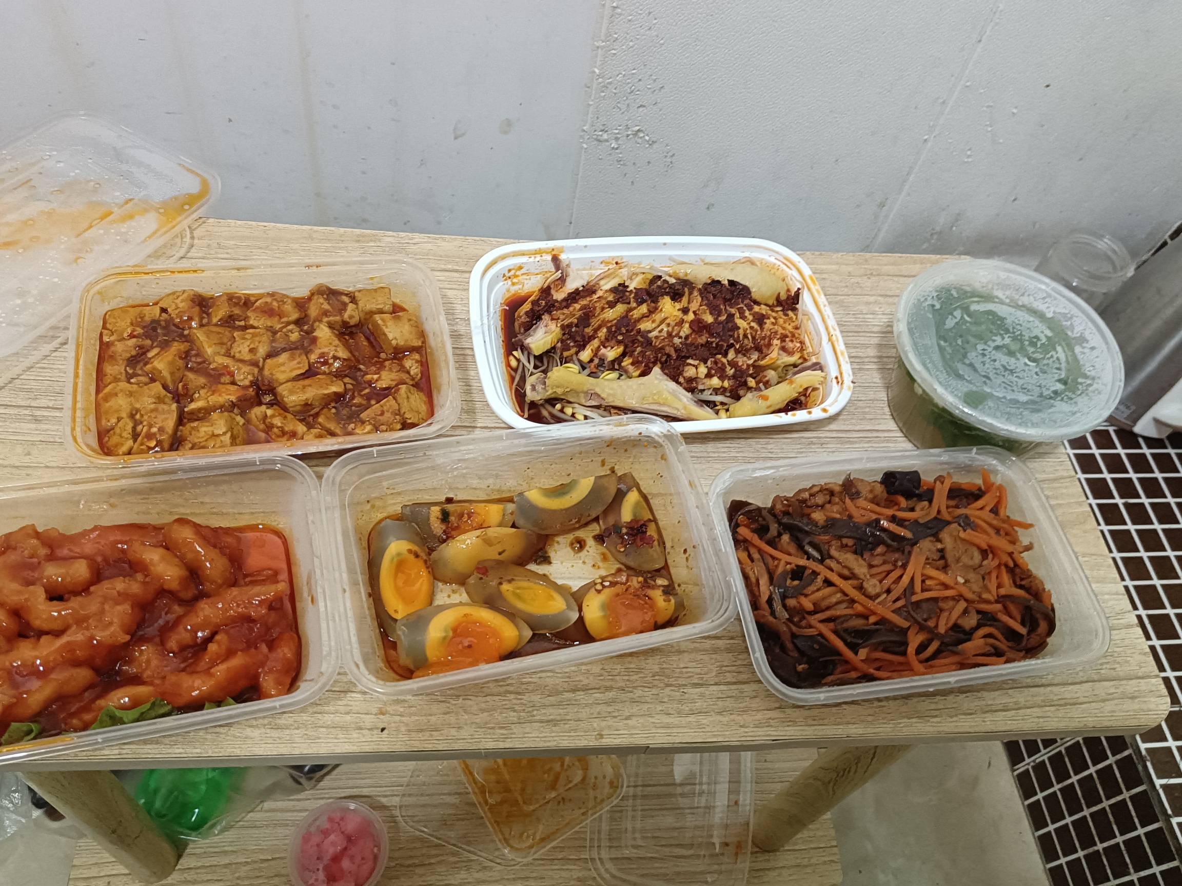 总共才28块钱。我外面单点一个回锅肉都要25

61 / 作者:带带中师兄 / 