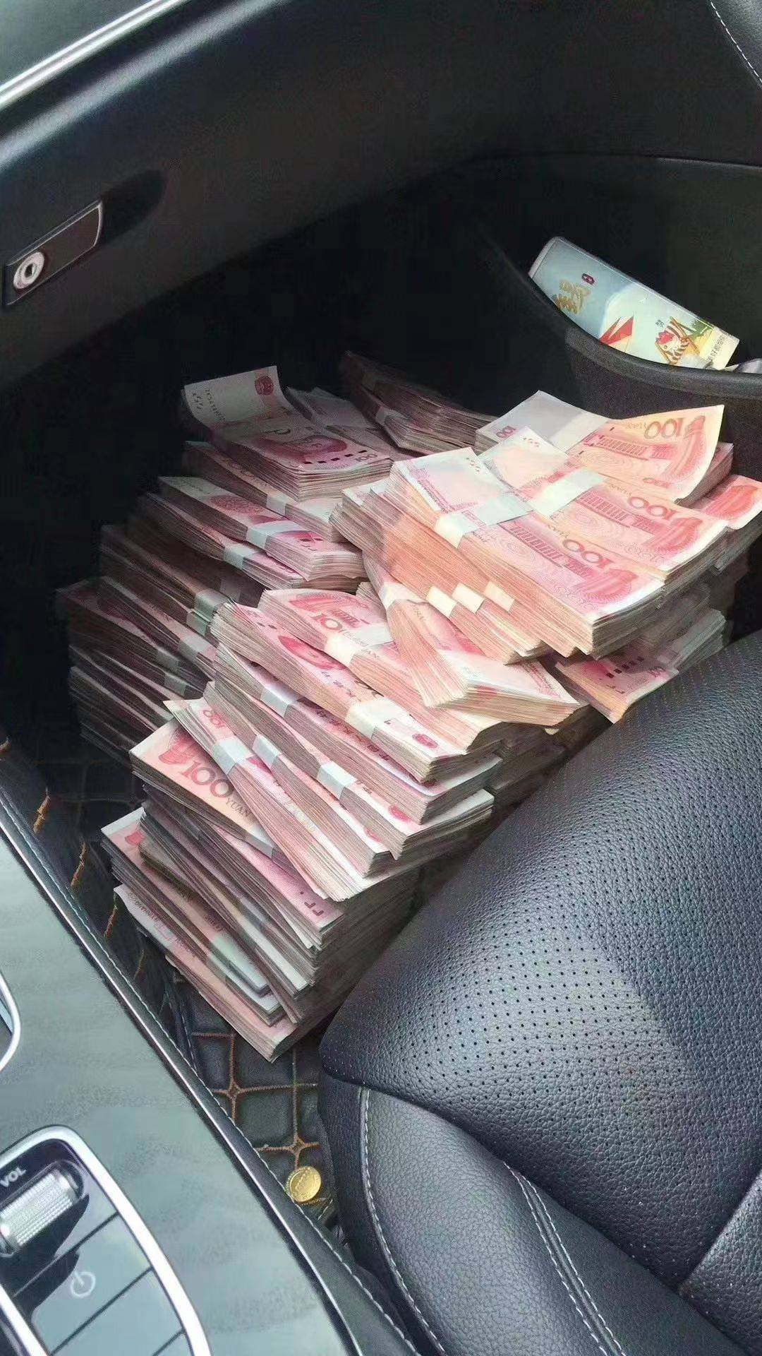 老哥们，我是俗人，只爱带现金，我真俗


92 / 作者:一静默一 / 