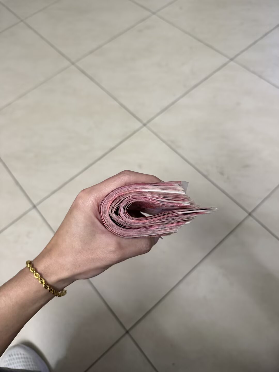 老哥们，我是俗人，只爱带现金，我真俗


5 / 作者:杨枝甘露还行 / 