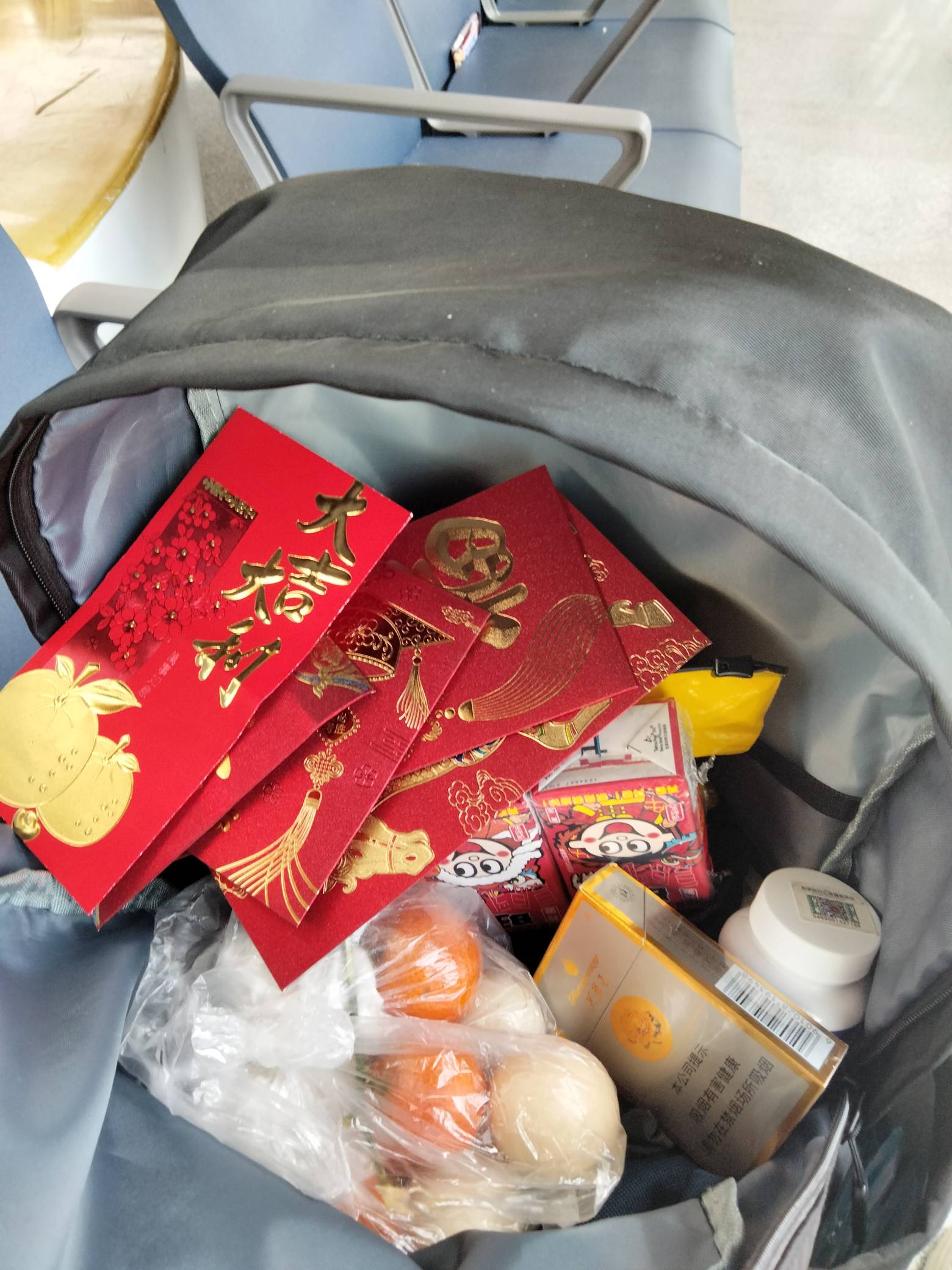 出发了，外出打工挣钱。离家的时候我爸我妈我姐我老婆我儿子女儿都封了红包给我，我女21 / 作者:君子之交淡如水 / 