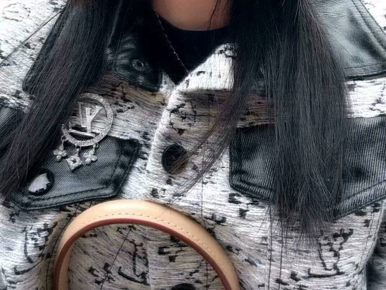 这对象真的有点高攀不起，一件衣服都是1万多到2万，不过都真难看



57 / 作者:听说过遗憾吗 / 