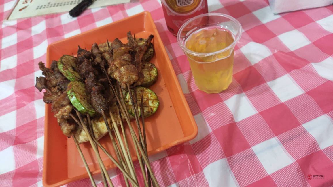 老哥们，你们都这样吃烧烤喝啤酒的吗，我必须吃饭才行，不然不舒服

85 / 作者:千年的女鬼 / 