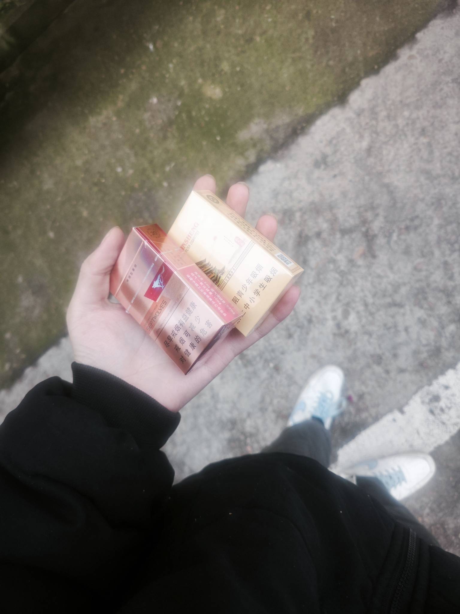 还好留了包烟钱，准备过了今天干活了，玩不过gz

33 / 作者:南风不知意 / 