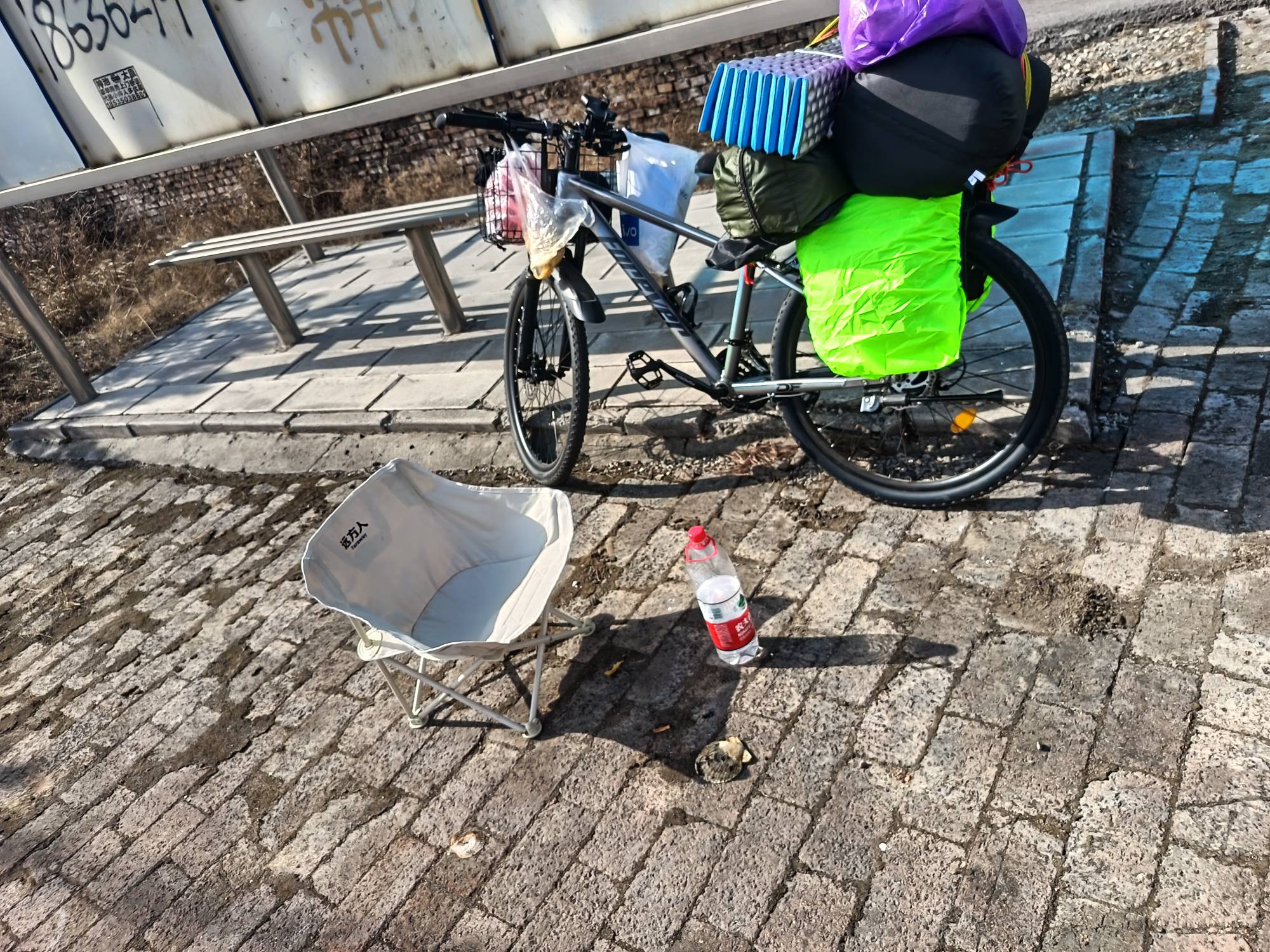 骑行流浪打算开播煮面了，有老铁来点关注刷大啤酒嘛。


92 / 作者:流浪锅 / 