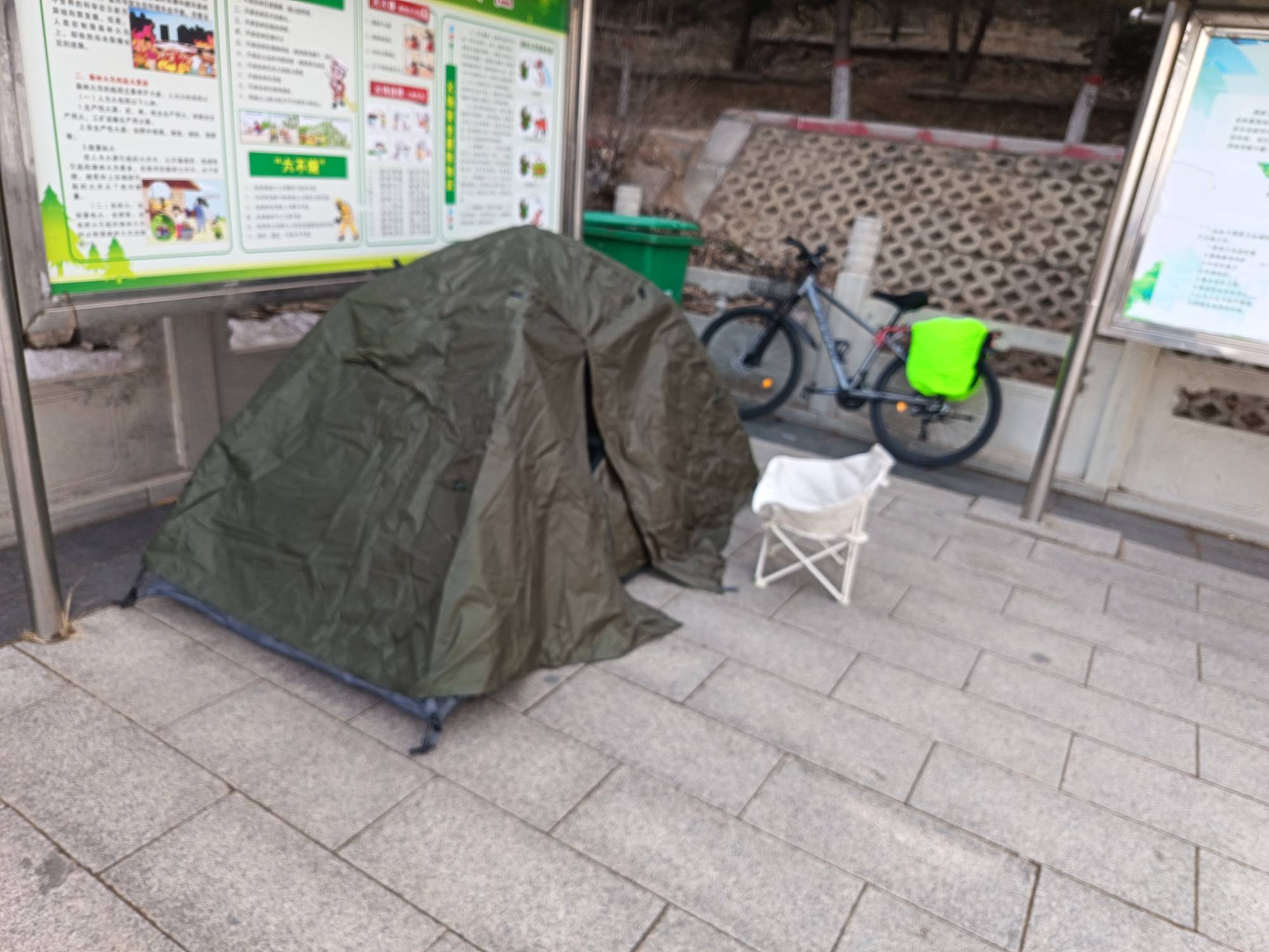 骑行流浪打算开播煮面了，有老铁来点关注刷大啤酒嘛。


55 / 作者:流浪锅 / 