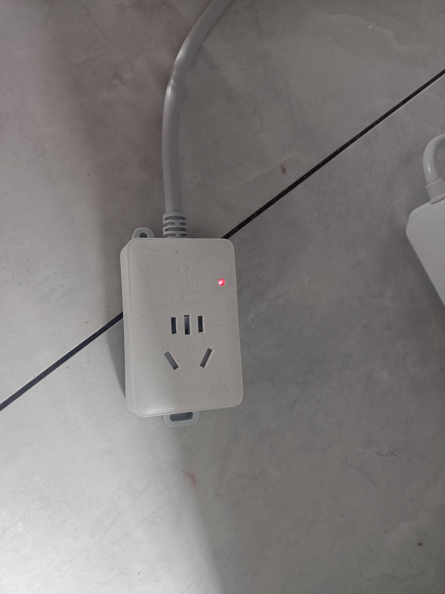 租个房子，空调也插不上点，又要充手机，又要插空调，去超市看那些插板都是四五十的。98 / 作者:莪吥〆会输の / 