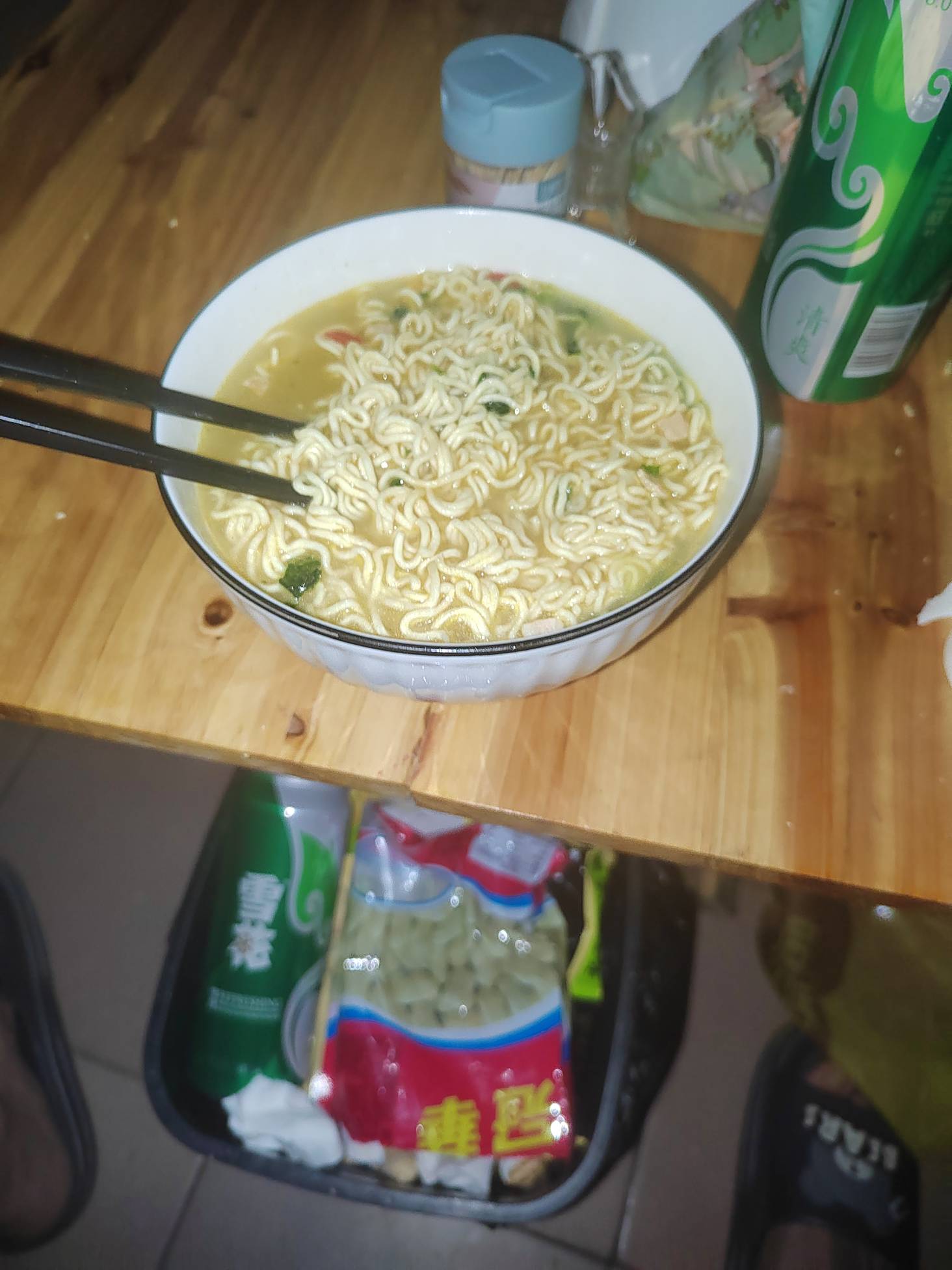 我跟你们。本来三天吃一包泡面，这不是让我雪上加霜


37 / 作者:挂比了救我鸭 / 