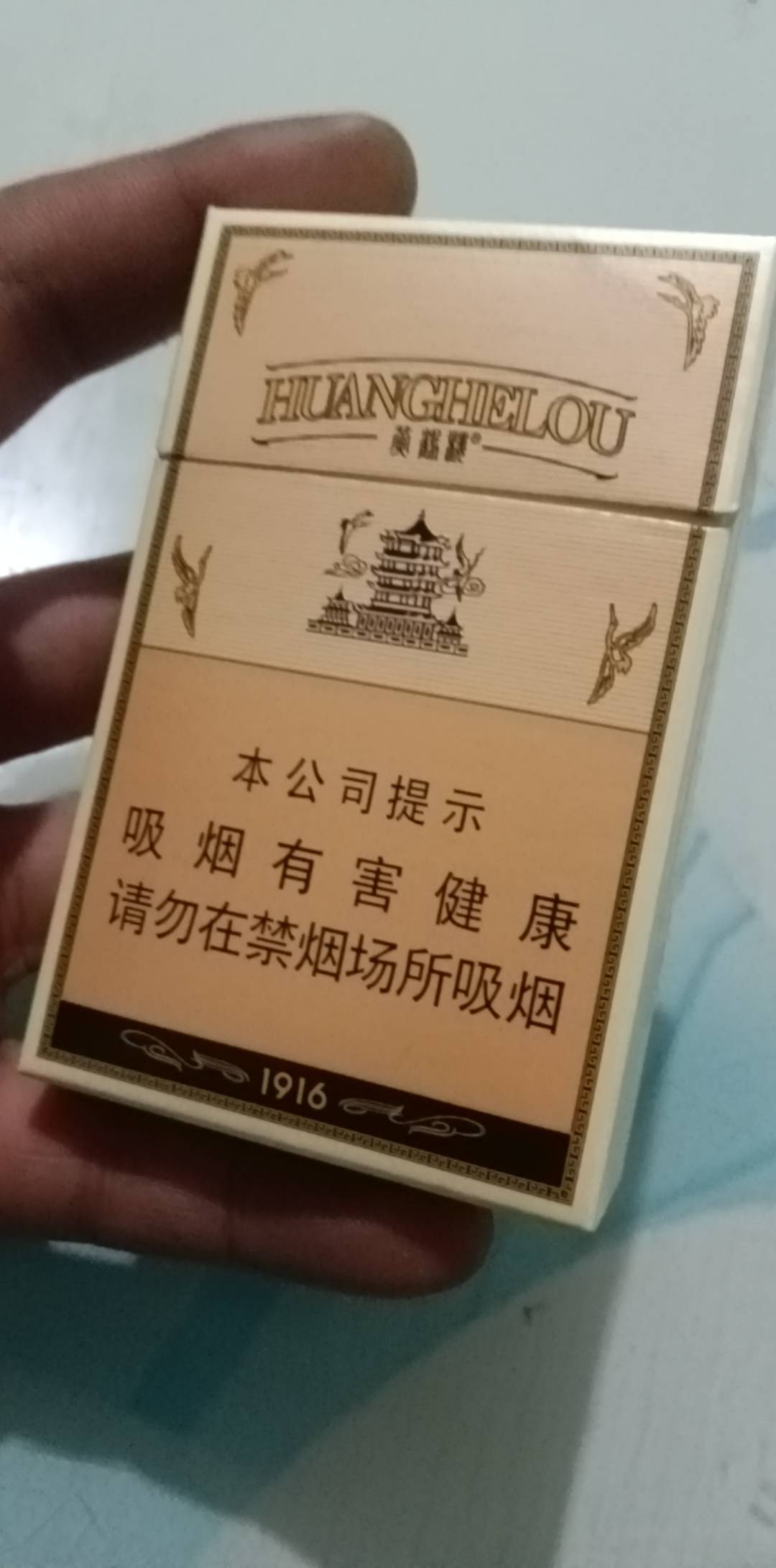 老哥们，没烟了，我老妹送过来的，一直没抽过这个烟

94 / 作者:清川4 / 