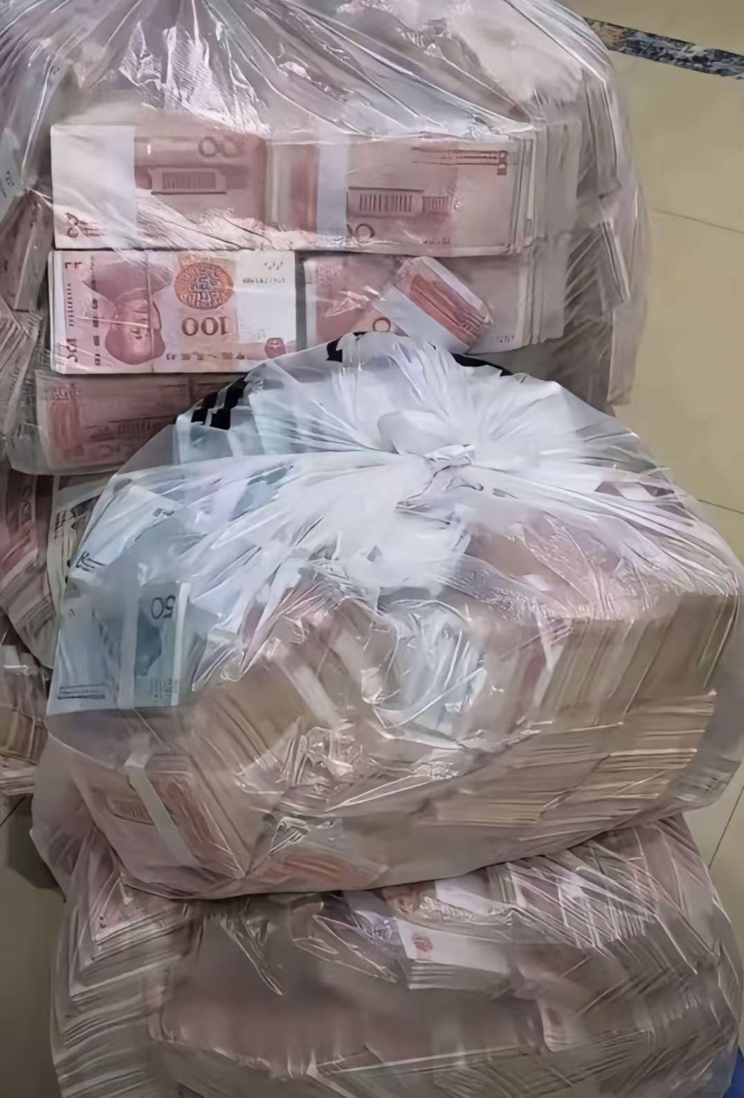 老哥们，出来好几天了也面试了好几个工作一个都没成！实在没办法了，只能拿出这些年的94 / 作者:湖南陈小春 / 