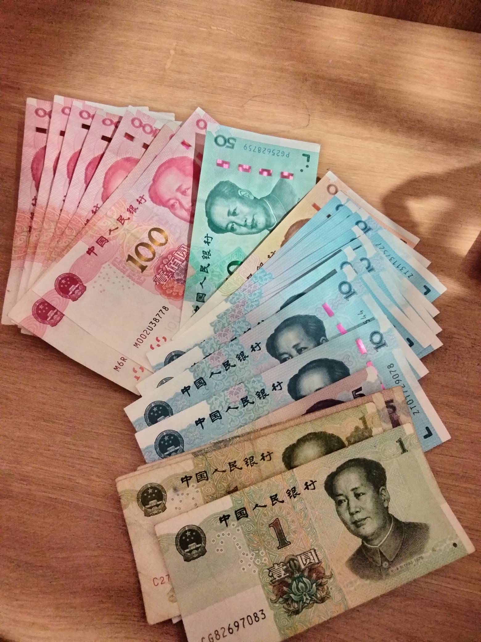 来深圳的第2天，还没想好到底进哪个厂。手机上的钱买车票用完了，现在全身只剩下过年61 / 作者:君子之交淡如水 / 