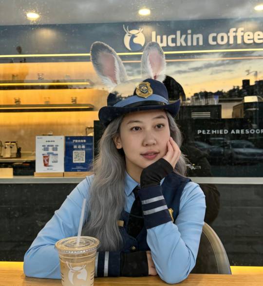 带派不老哥们！
风吹麦浪稻花儿香，
黑土地养育着咱的爹娘，
每年的冬天都大雪飞扬，
30 / 作者:假老哥真挂壁 / 