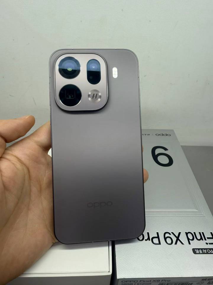 老哥们，现在身上就500块，又想买新手机，怎么办？现在手机好卡

18 / 作者:卢本伟3600w / 