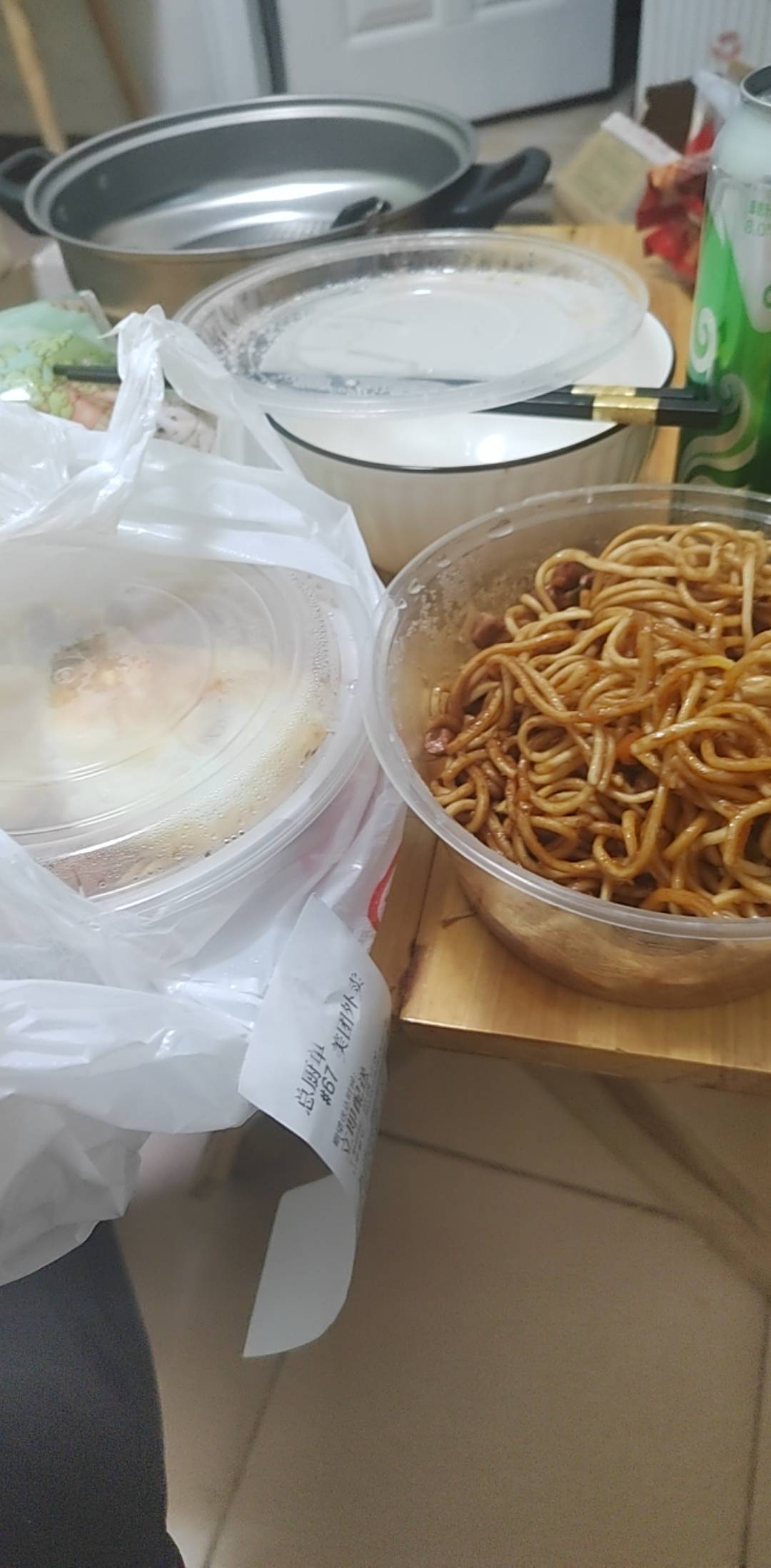 三份好撑，这热干面吃不完了，有长安的老哥吗，还有两个单


71 / 作者:挂比了救我鸭 / 