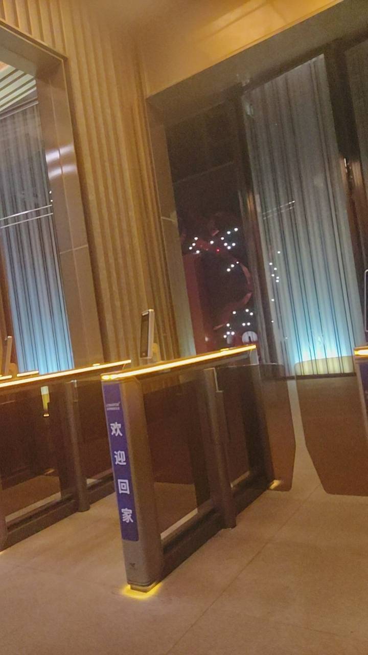 白干三个小时，太严了，连夜跑路


100 / 作者:红嫁衣 / 