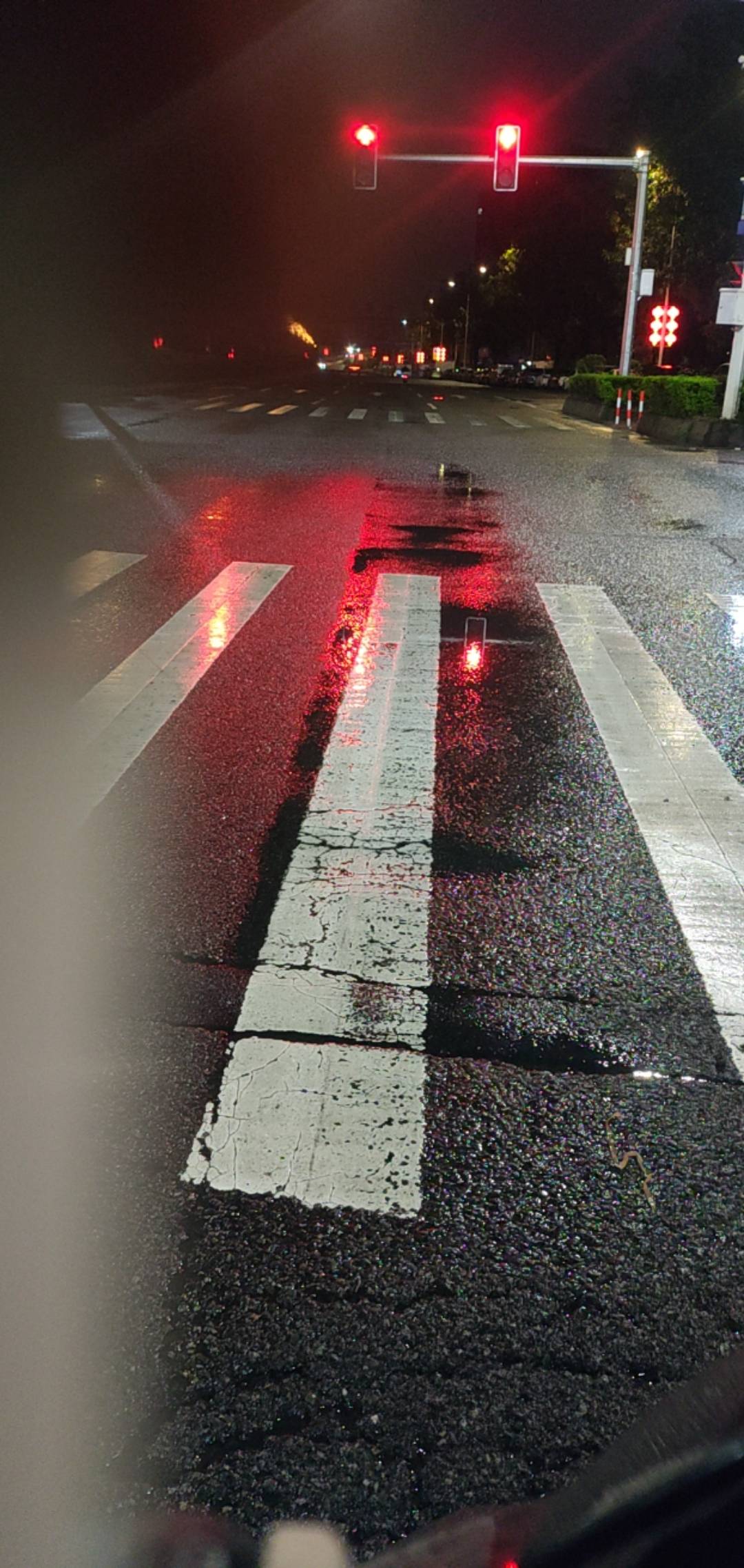 老哥们在东莞跑外卖闯红灯拍照罚款不

39 / 作者:别再躺平了 / 