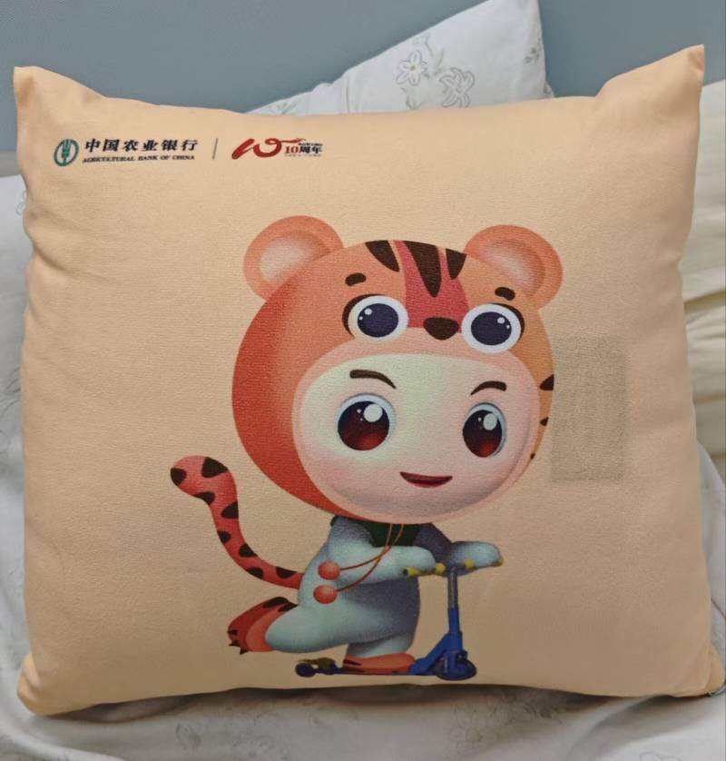 哎！隔壁老哥，清嗓子清了一晚上，一直在咳嗽，估计是烟抽多了，我听着都心疼。（因为60 / 作者:卡农豆包 / 