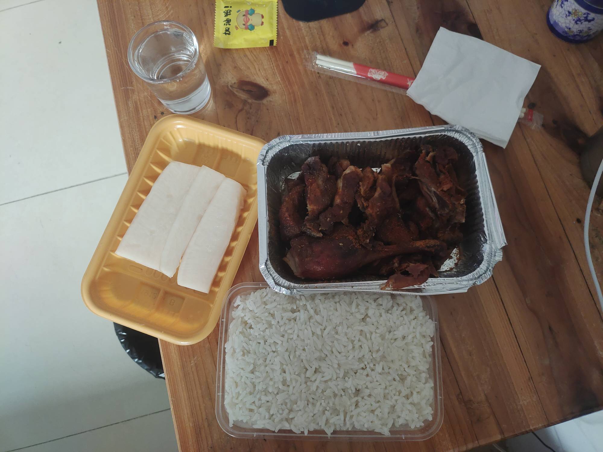 吃饭了，老哥们，支付宝送的免单券，整了半只烤鸭，再小酌一杯，美滋滋

49 / 作者:少年嫖客 / 