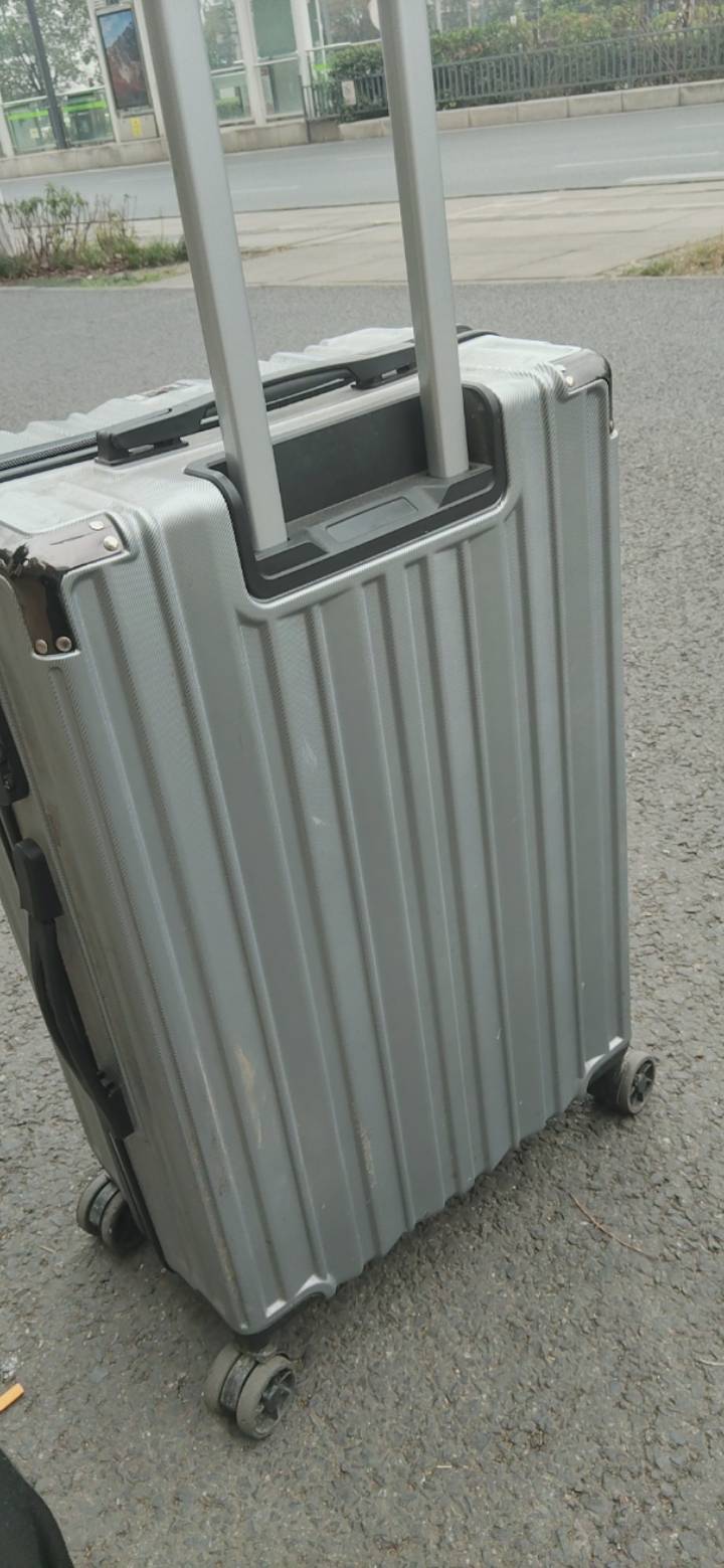 有没有成都老哥推荐一下日结 身无分文 今晚想做一天挣一百多 明天直接就进厂

33 / 作者:红嫁衣 / 