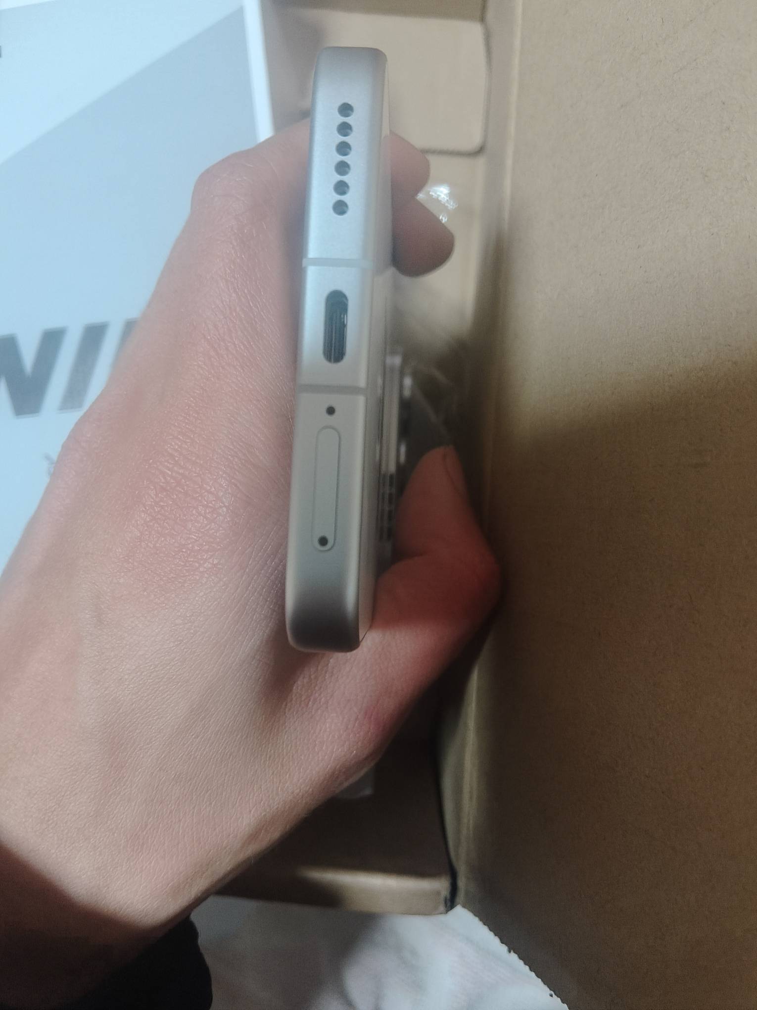 新买的手机卡槽取不出来有没有什么办法，捅他完全没反应

65 / 作者:烤机ggg / 