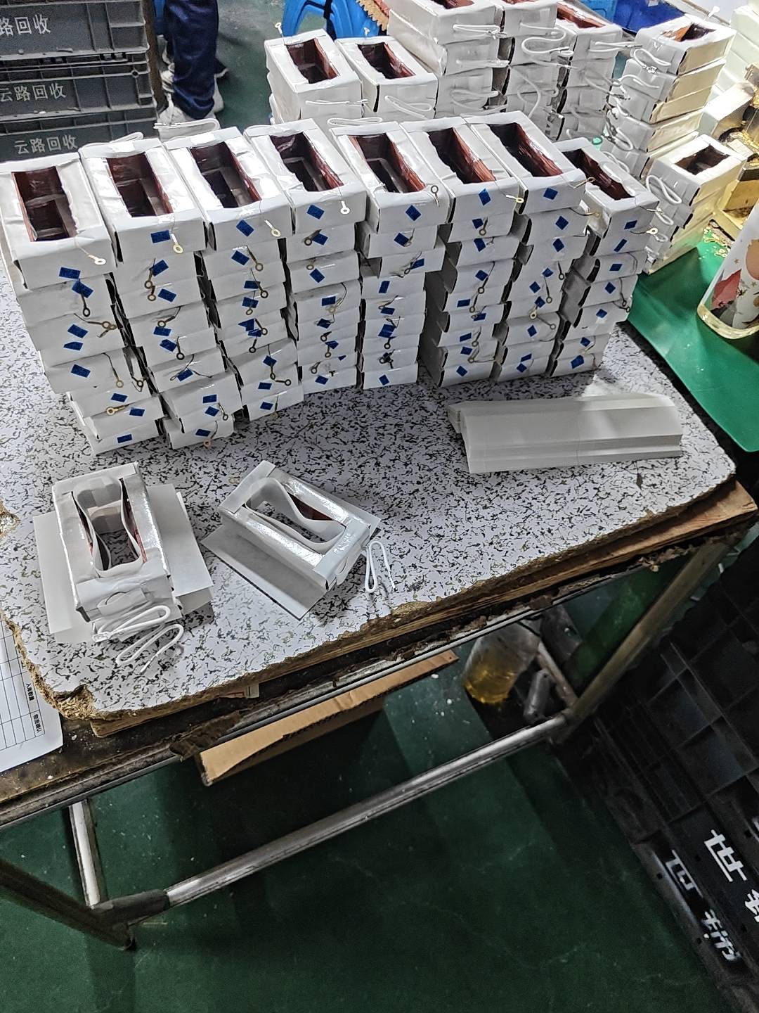 全场唯一没有椅子的工位被我找着了，腰是真疼啊


84 / 作者:奥利给124 / 