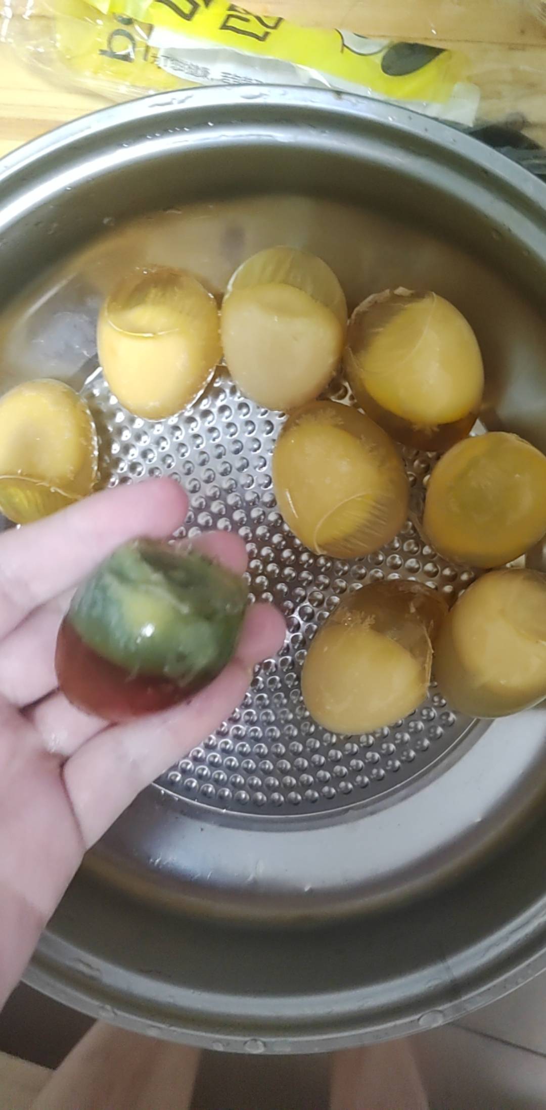 老哥们为什么就这个皮蛋不一样？是坏了吗


23 / 作者:挂比了救我鸭 / 