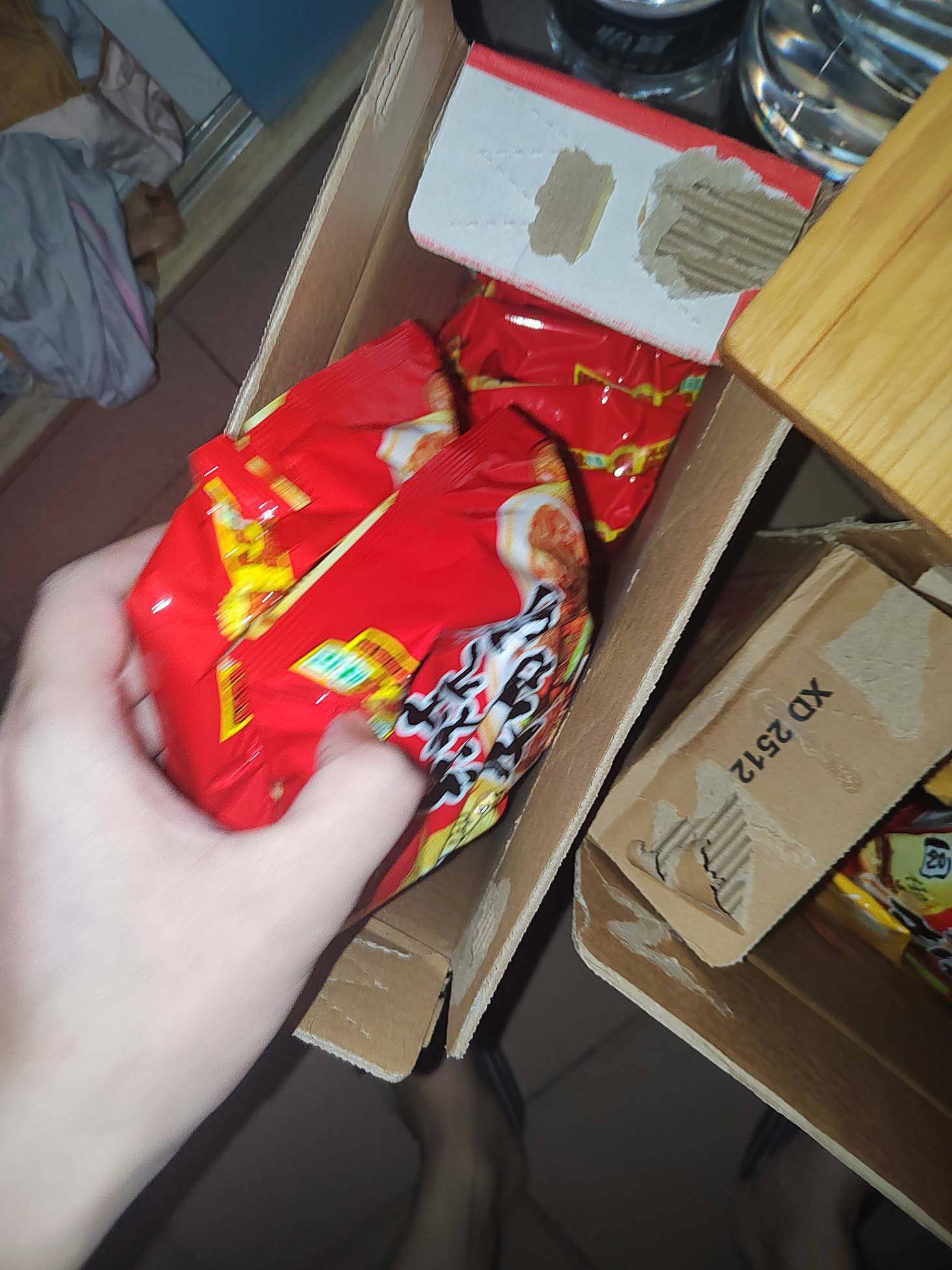 吃了一天的泡面，恨你们这些有钱人

13 / 作者:挂比了救我鸭 / 