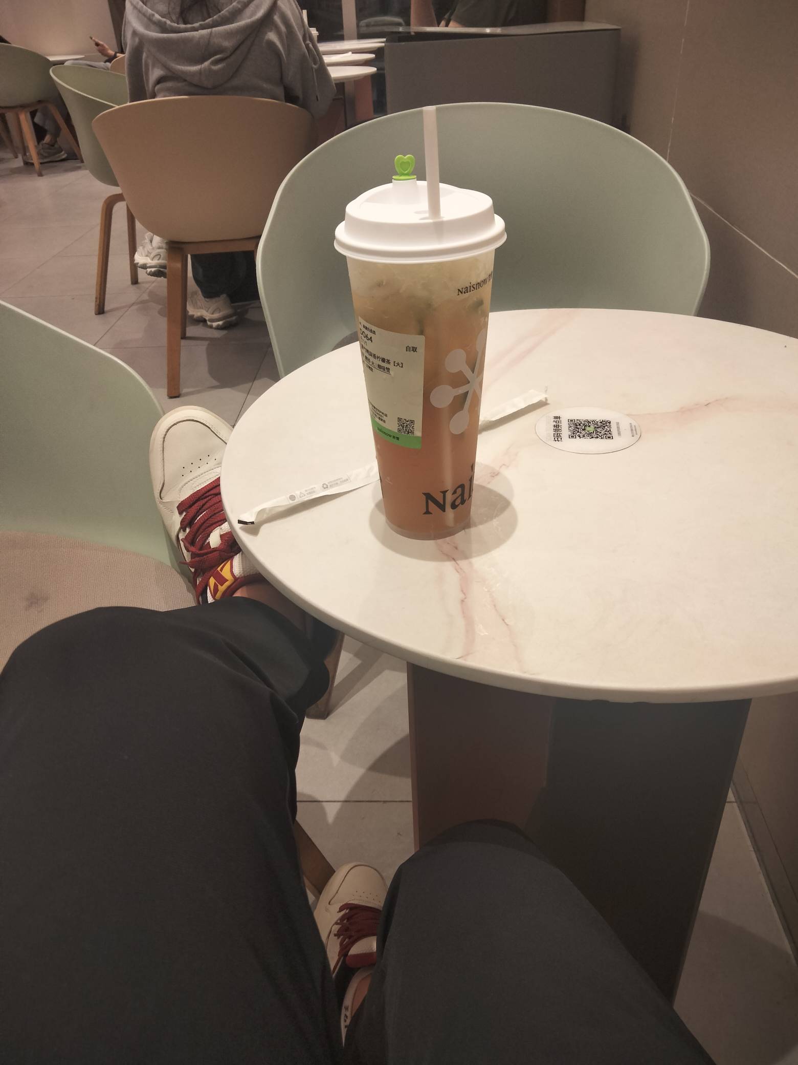 巷子里的流浪猫很自由
却没有一个归宿
围墙里边的狗有个家
却不得不向人低头

你的快79 / 作者:君子之交淡如水 / 