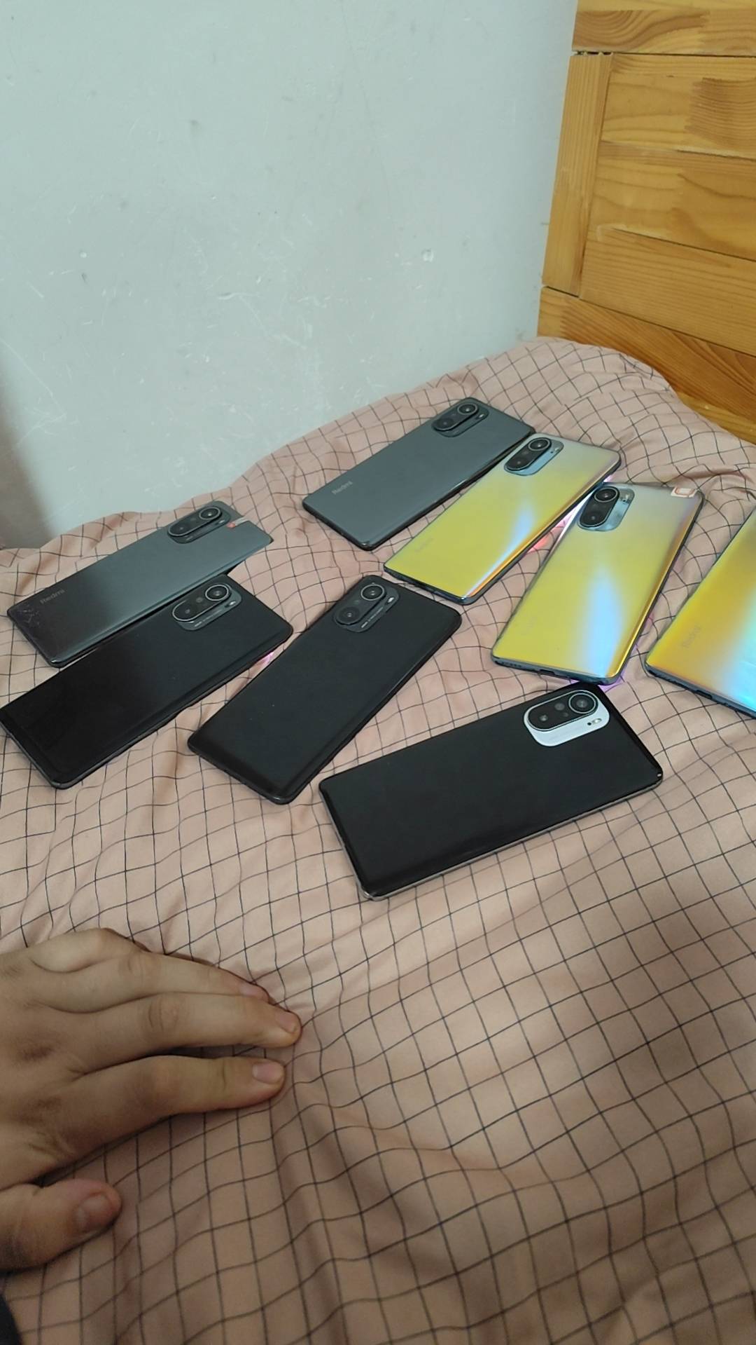 进厂虽然累，但是好安稳，今天室友问问怎么这么多手机是干啥的。我说我是申请羊毛的。52 / 作者:百味人666 / 