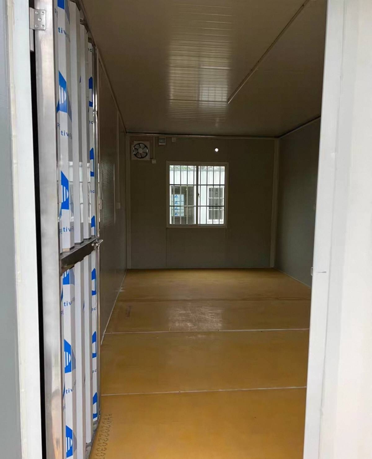 真有老哥住这种挂b房吗？啥也没有还得自己带床


35 / 作者:凤鸣 / 