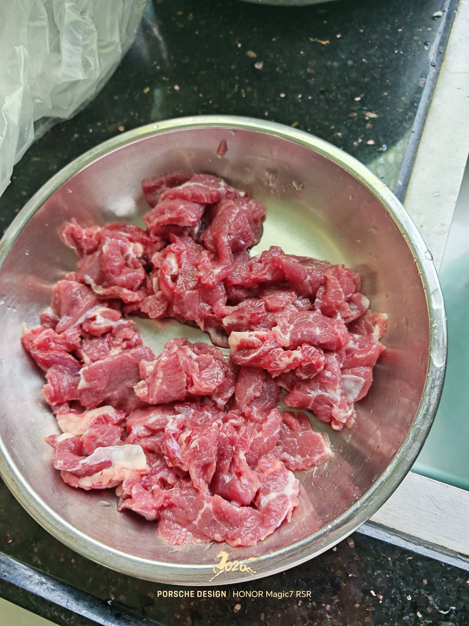 孤独=牛肉

74 / 作者:普宁特邀演员达濠 / 