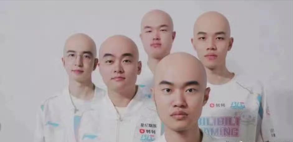 下次别送狗了，送狗就是这个下场，身上永远没钱。是空的！所谓的搏一搏，单车变摩托，79 / 作者:逞强- / 