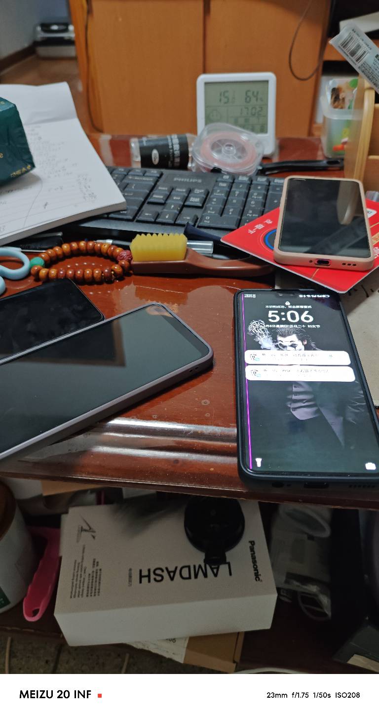 过完年算是跟屏幕干上了，回老家手机外屏摔碎了，回来换120。电子书晚上看完放床上，43 / 作者:打死那只喵 / 