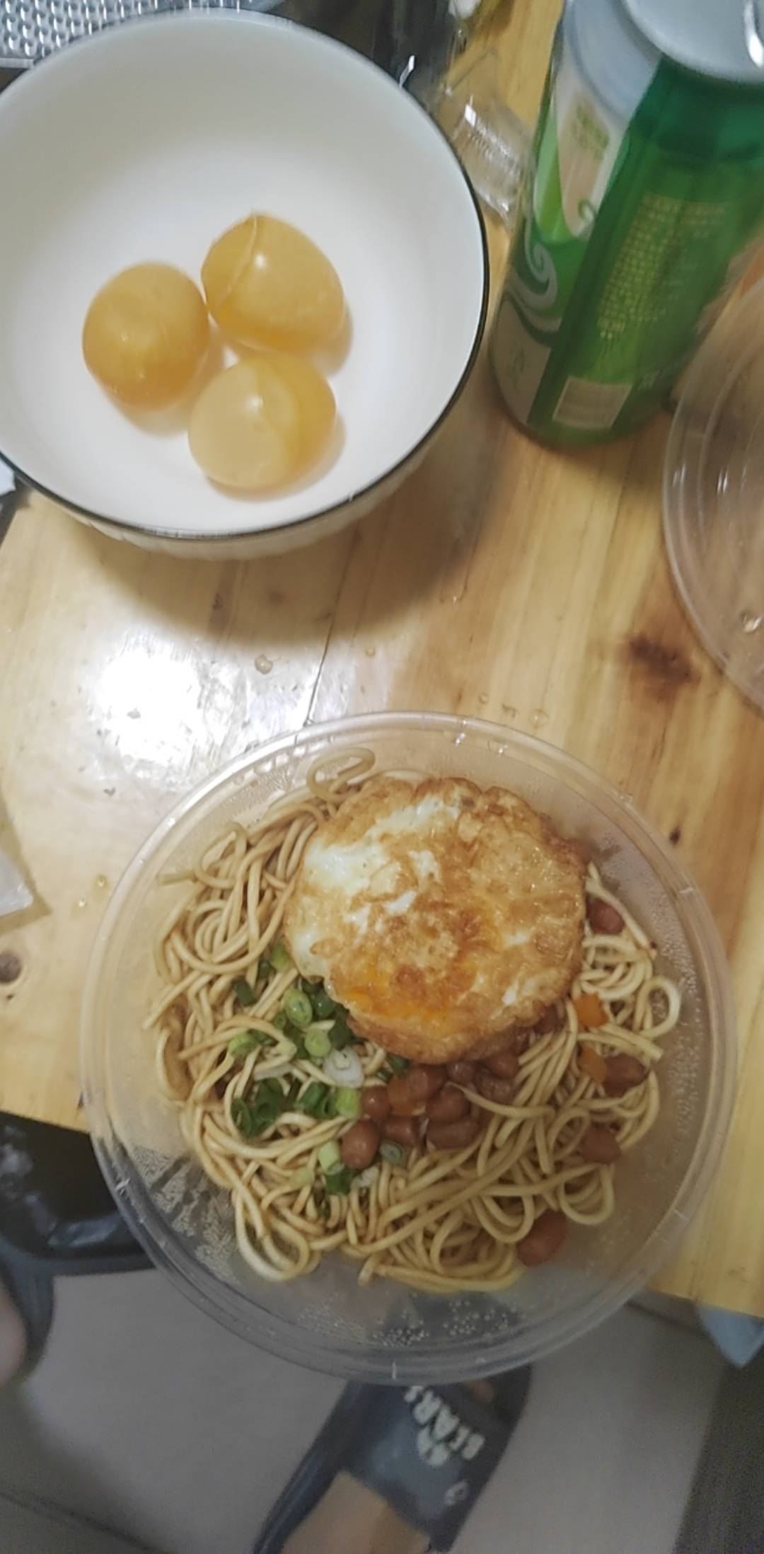 老哥们早上的热干面买了两份早上吃一份晚上再吃一份，一天又过去了

55 / 作者:挂比了救我鸭 / 