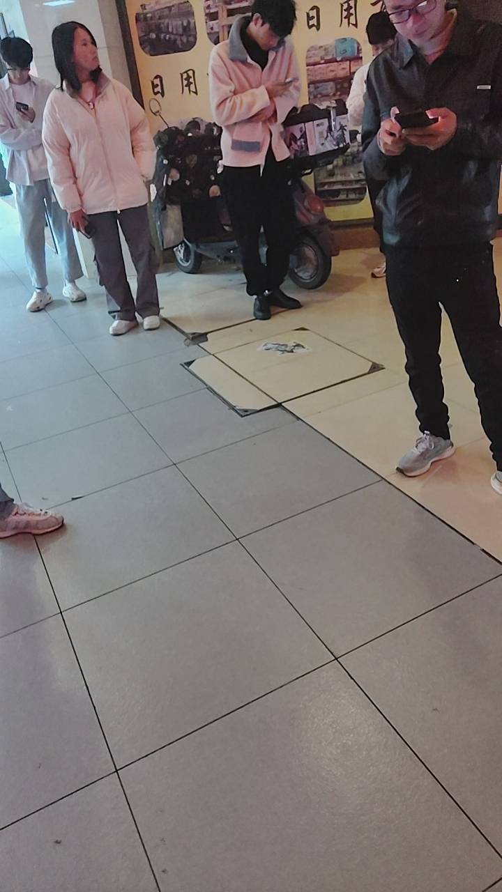 一天一夜没睡，还有1个半小时就要去厂区门口等着面试了，只剩5元了，如果面试不上我就19 / 作者:红嫁衣 / 