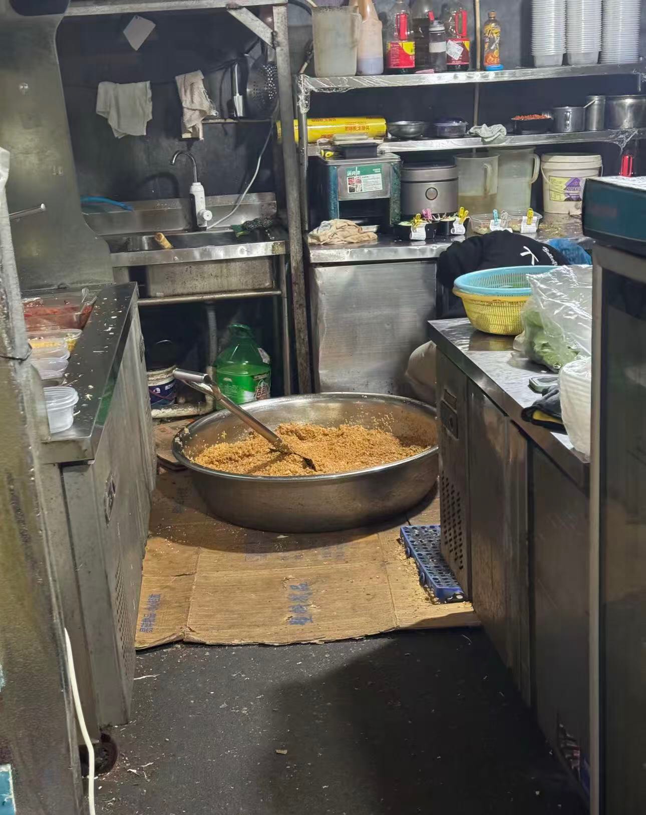 老哥萌千万别点什么炒饭，还有那个0.1肠。xue淋淋的教训，直接拉穿
38 / 作者:农行上海支行 / 